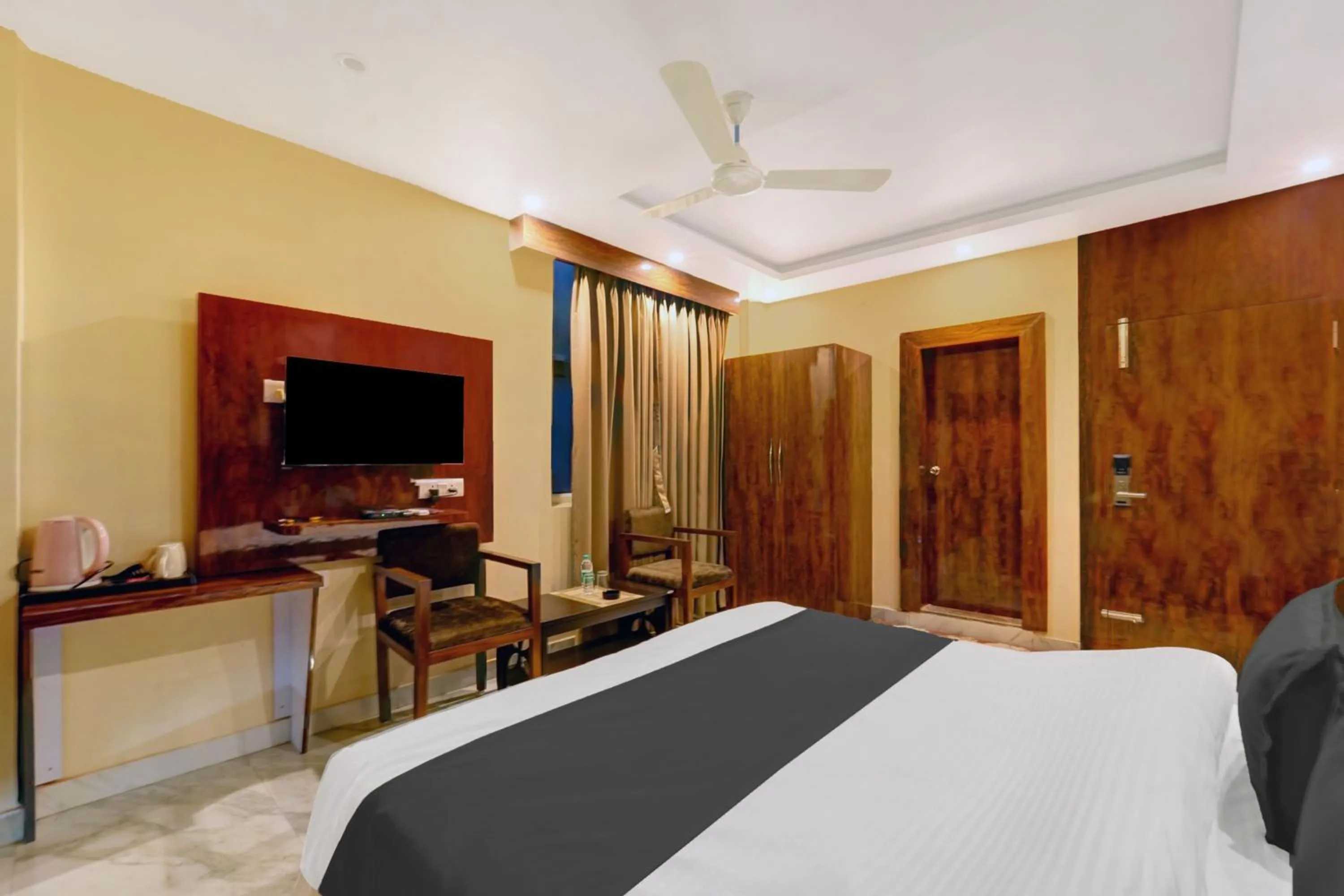 Bedroom, Bed in Super Townhouse OAK The Dev Regency