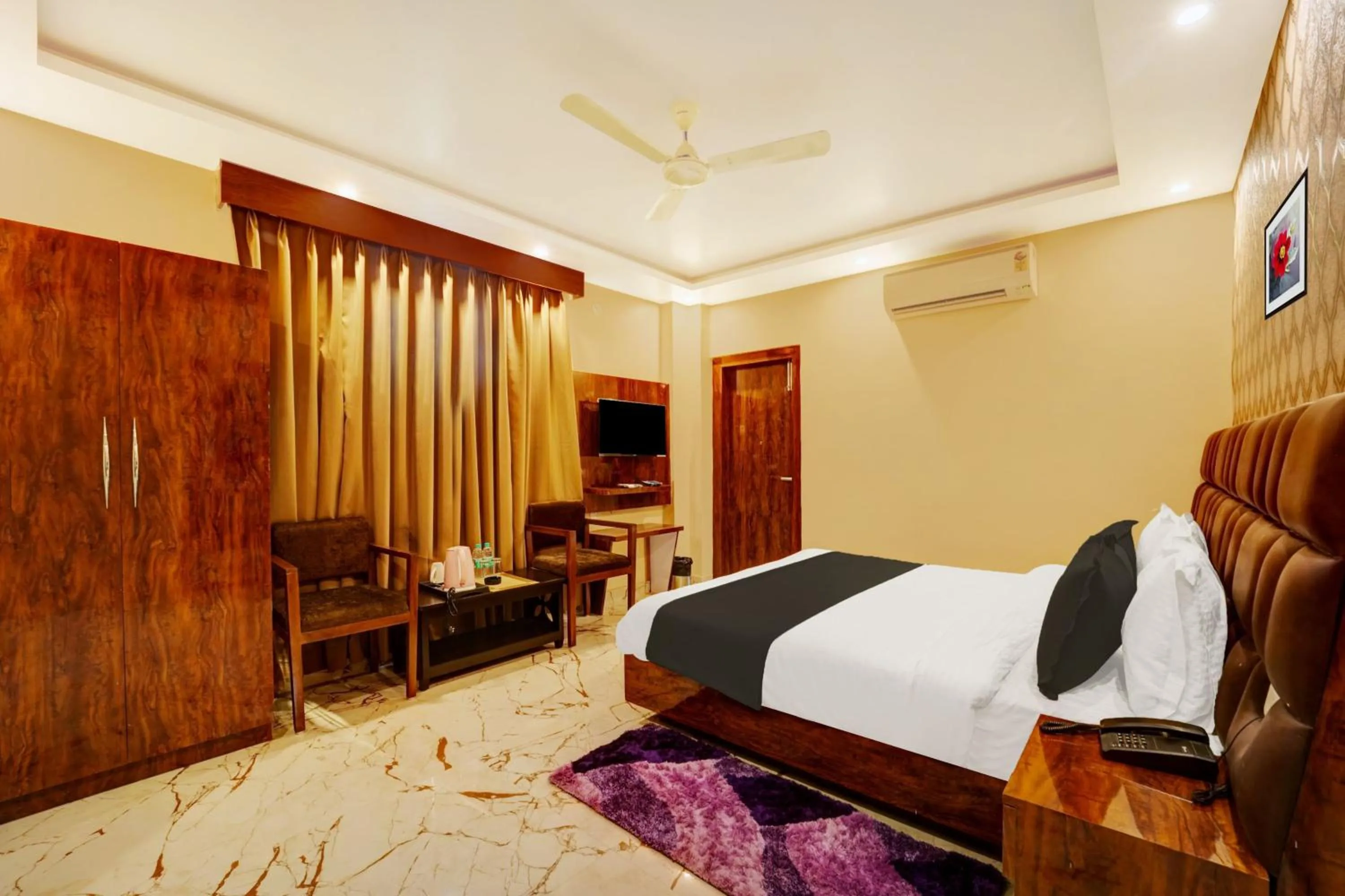 Bedroom, Bed in Super Townhouse OAK The Dev Regency