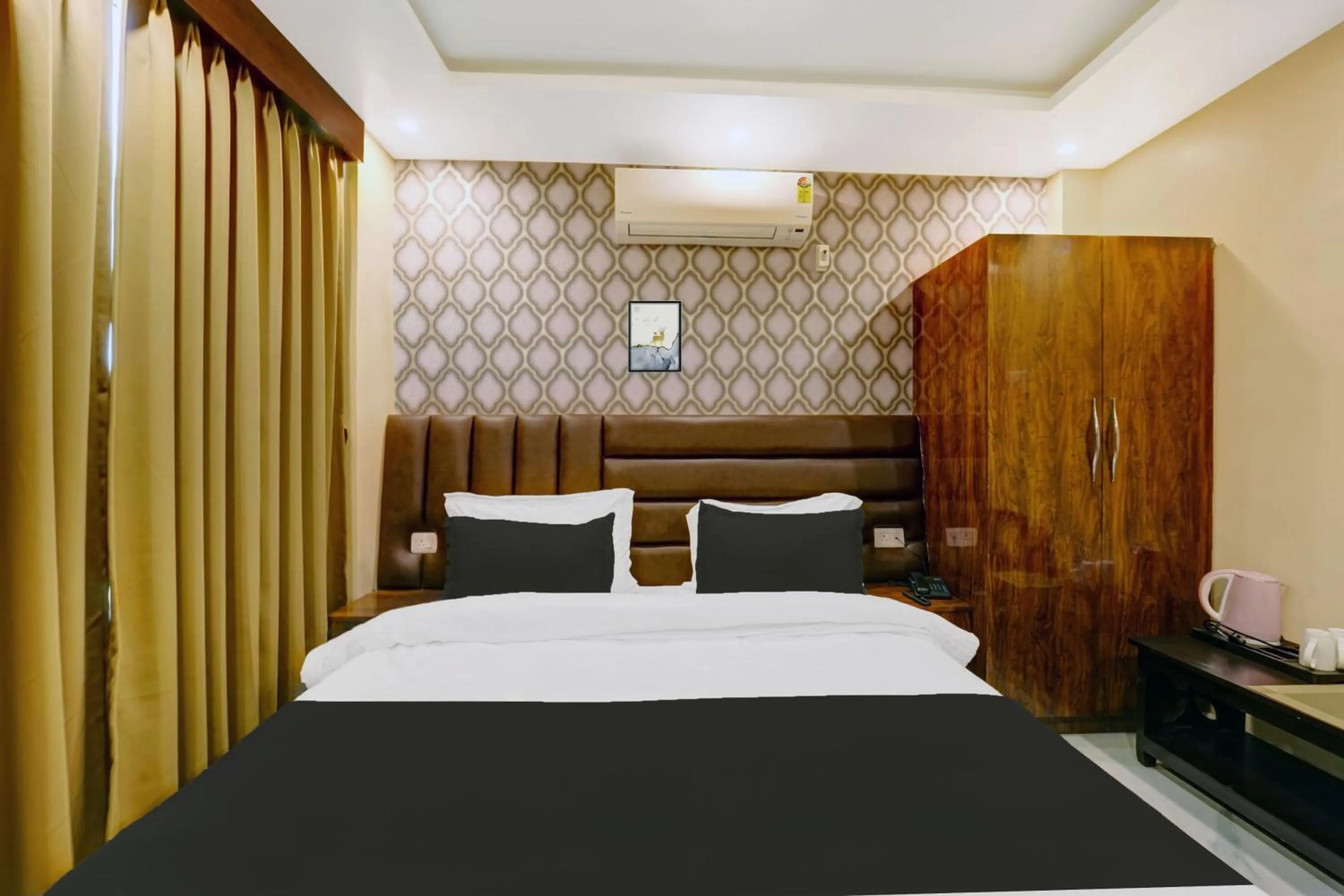 Bedroom, Bed in Super Townhouse OAK The Dev Regency