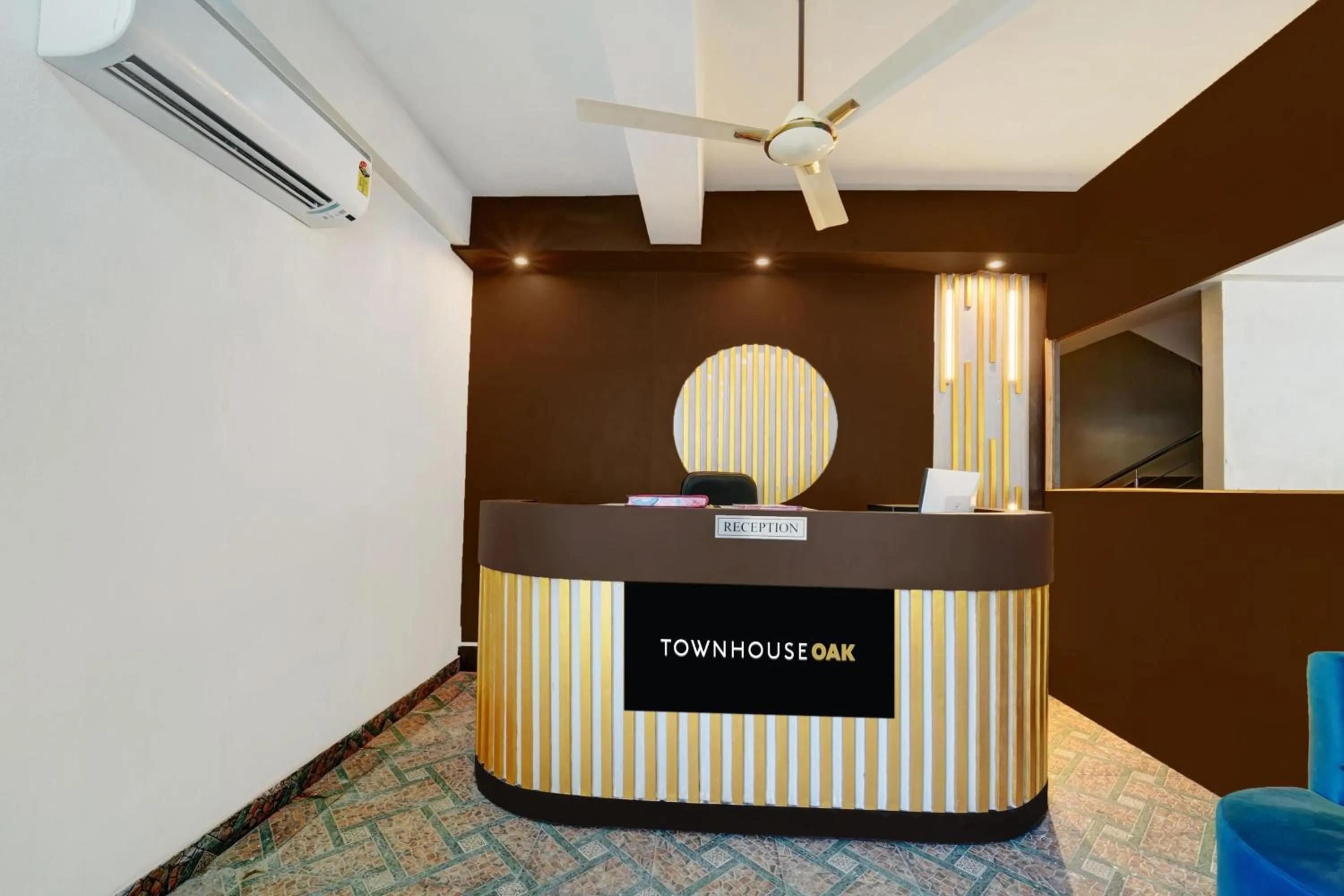 Lobby or reception in Super Townhouse OAK The Dev Regency