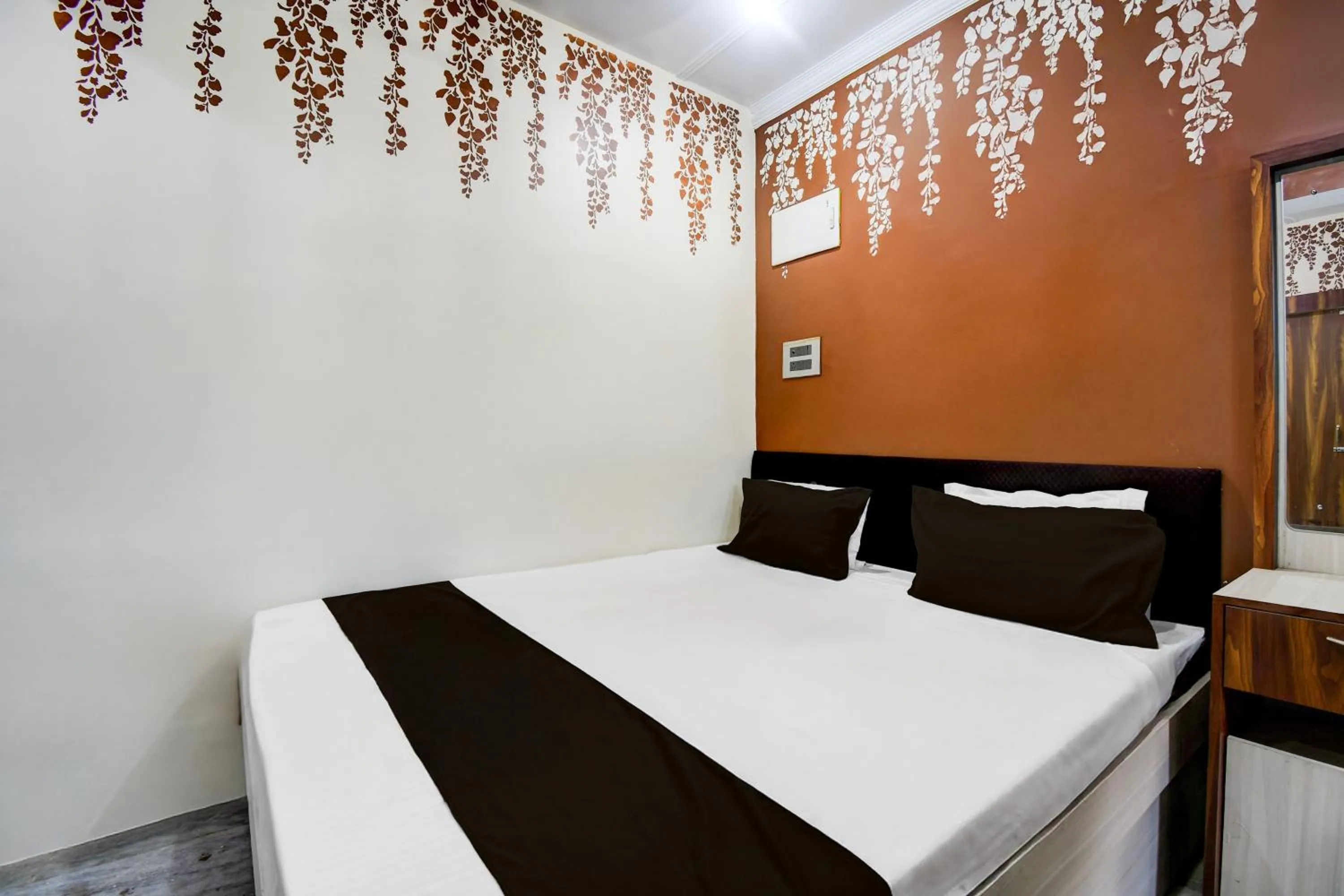 Bedroom, Bed in Super Collection O Transport Nagar Metro Station Patna