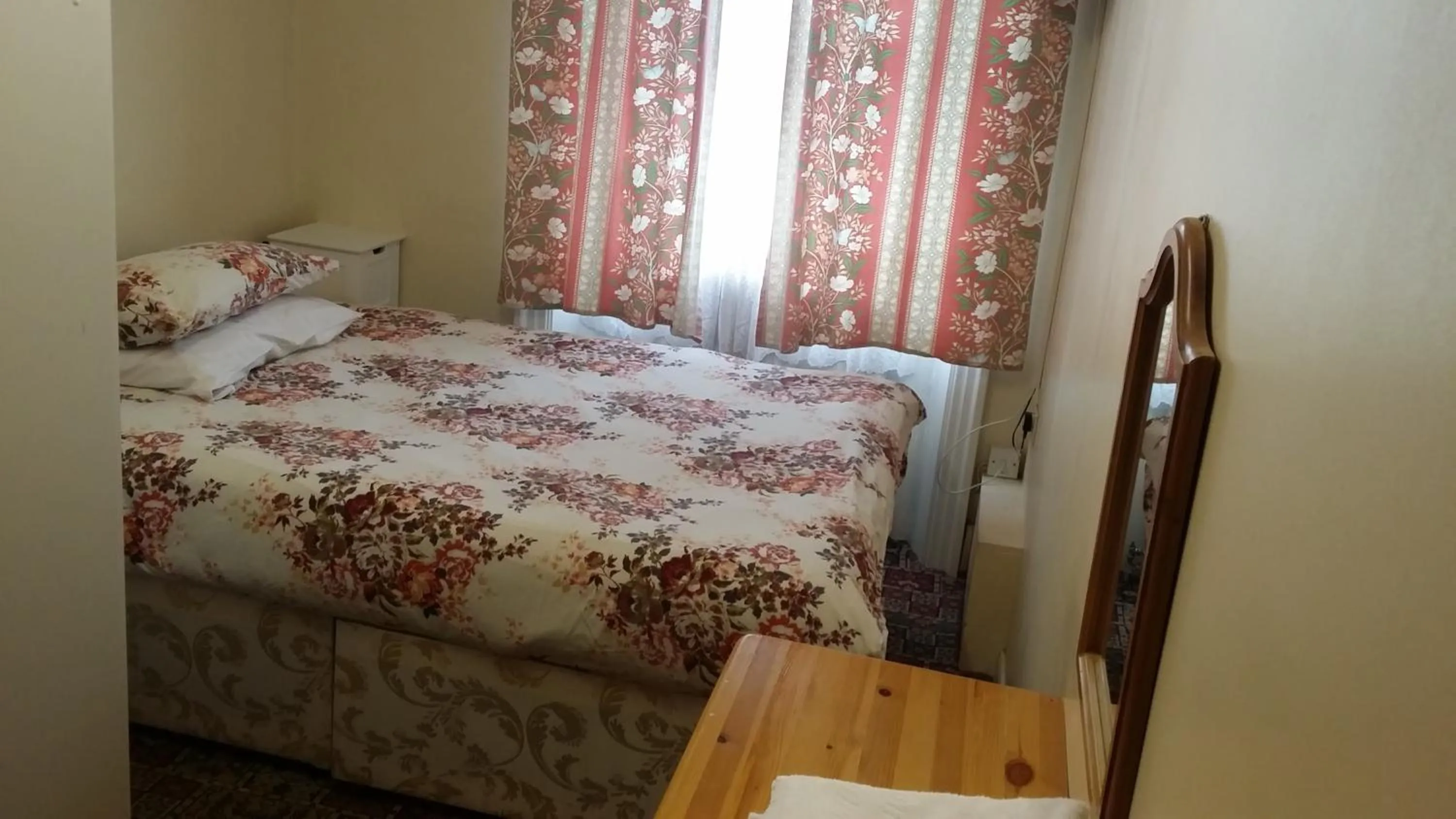 Bed in Stanley House Hotel