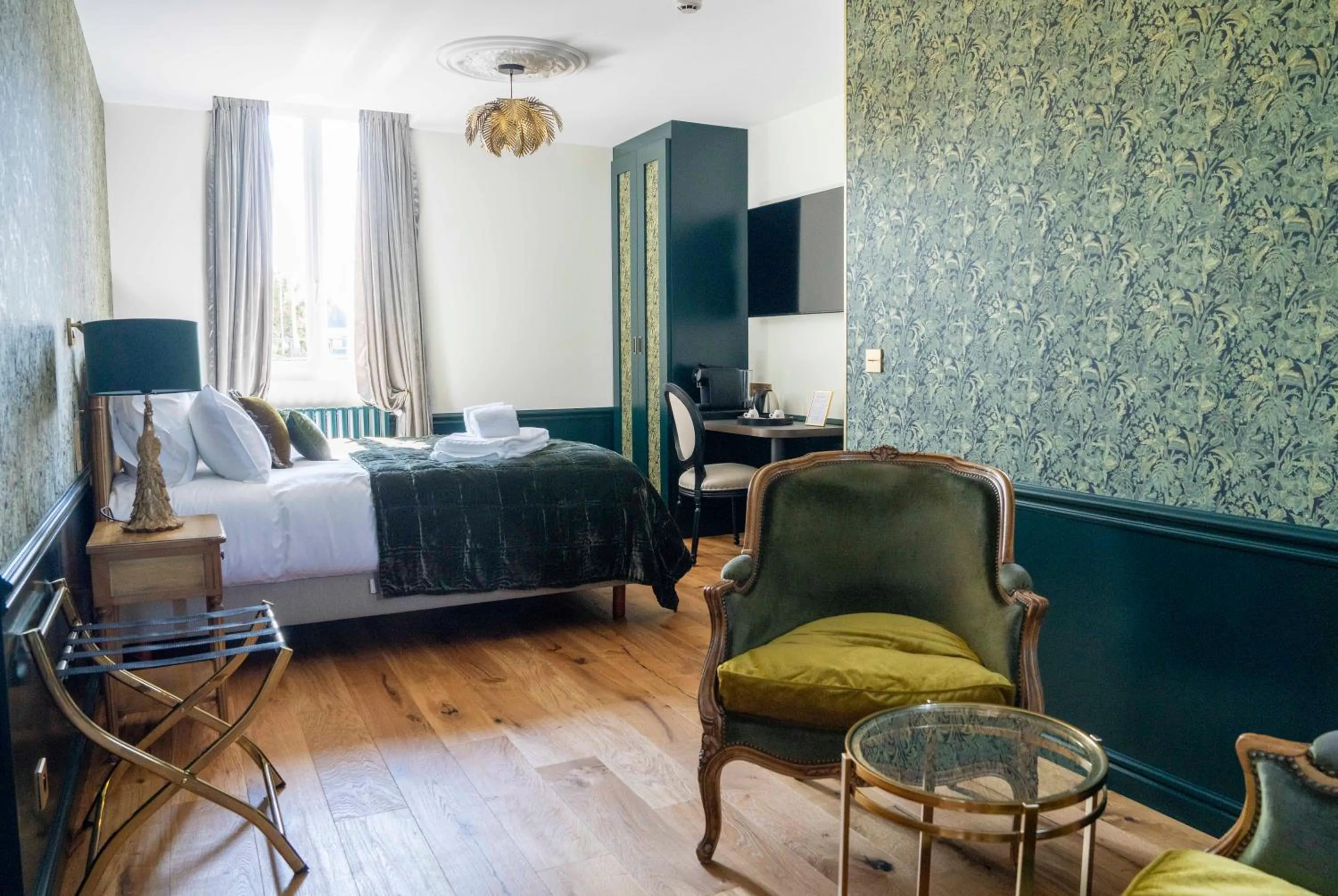 Photo of the whole room, Bed in Villa Victoria Hôtel et Spa