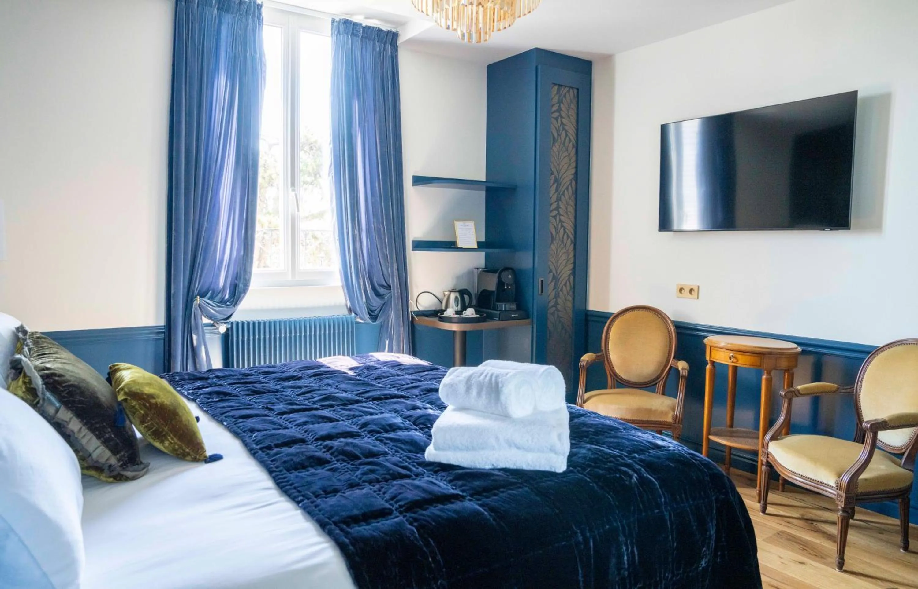 Photo of the whole room, Bed in Villa Victoria Hôtel et Spa