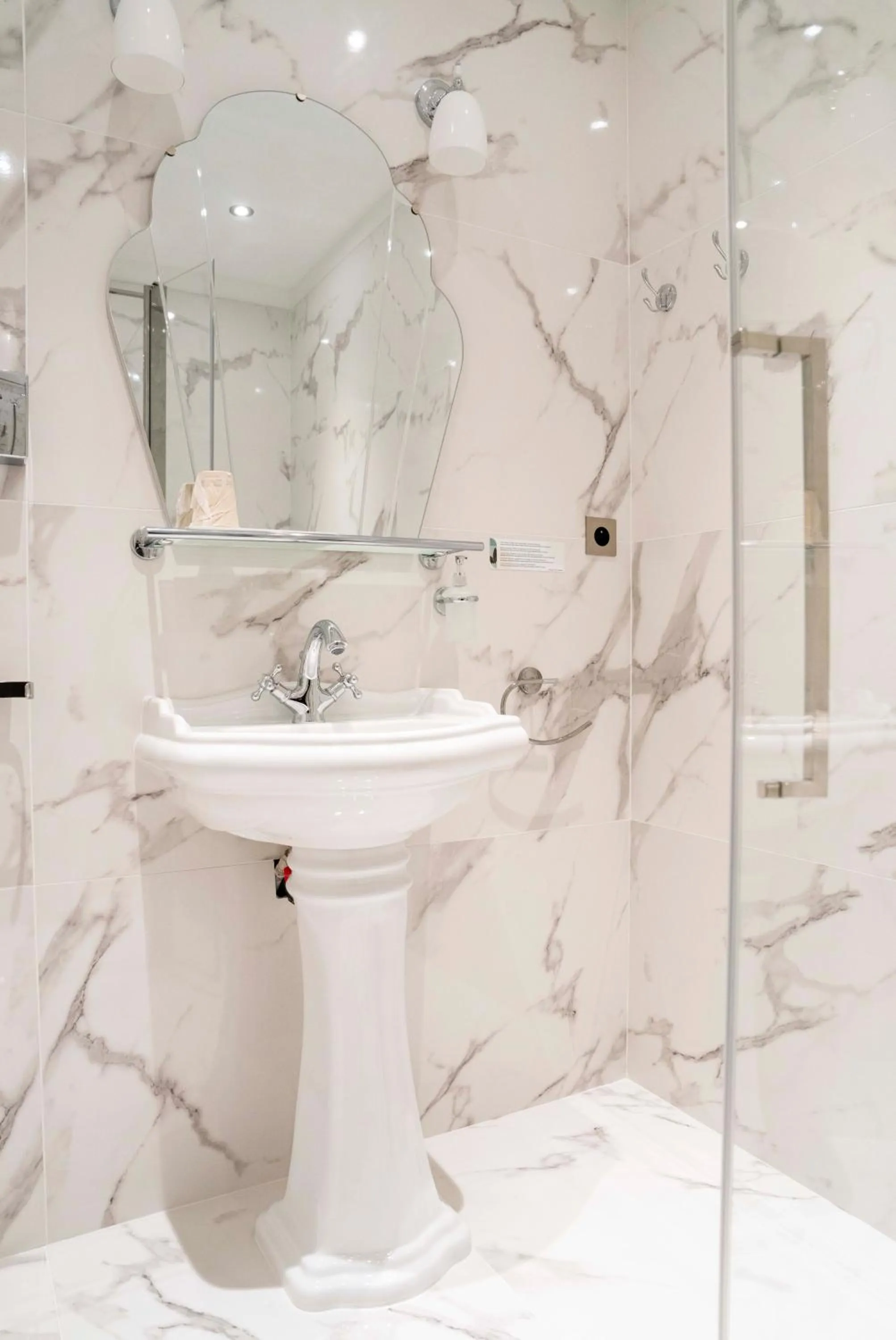 Shower in Villa Victoria Hôtel et Spa