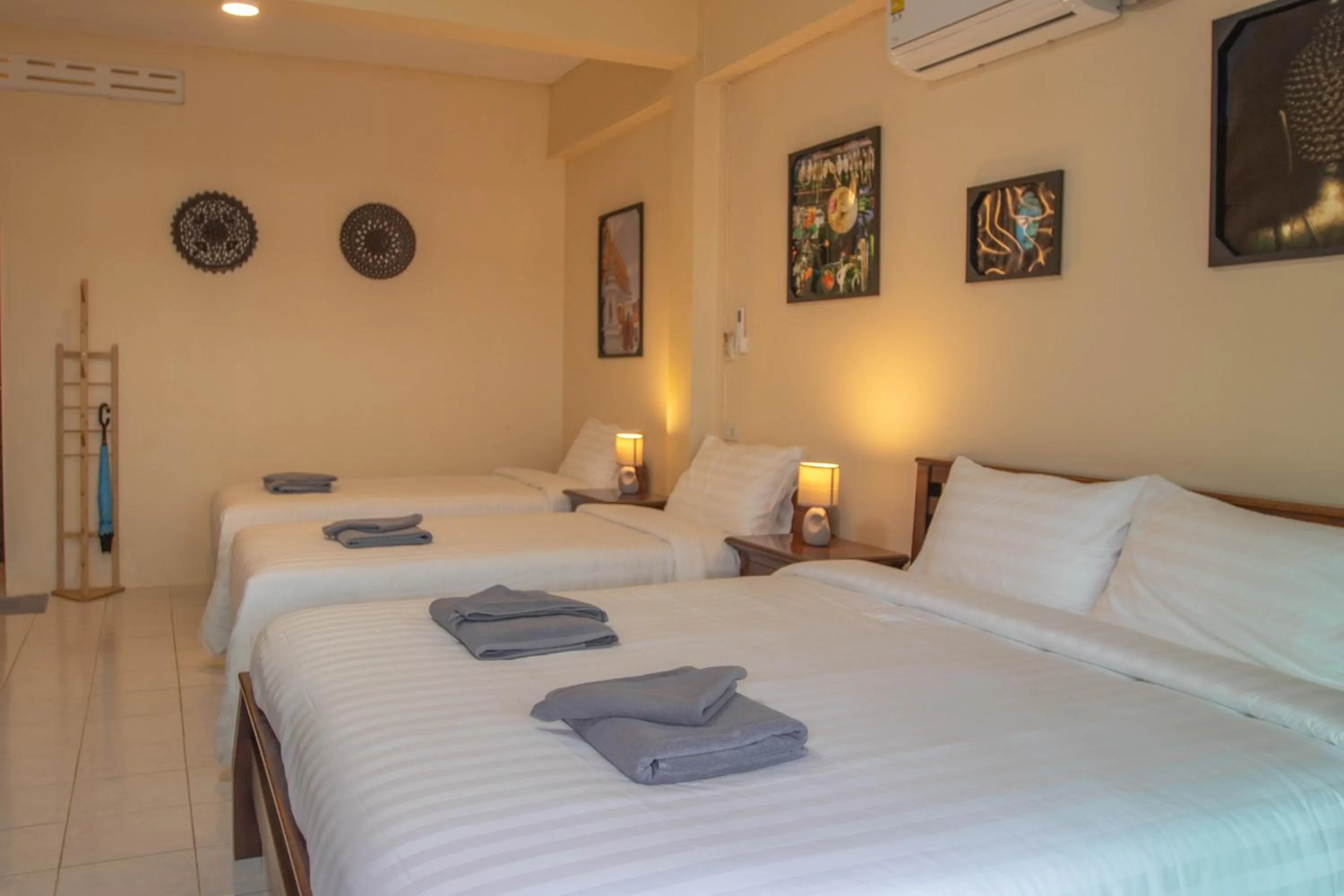 Photo of the whole room, Bed in Maiiam Guesthouse Patong