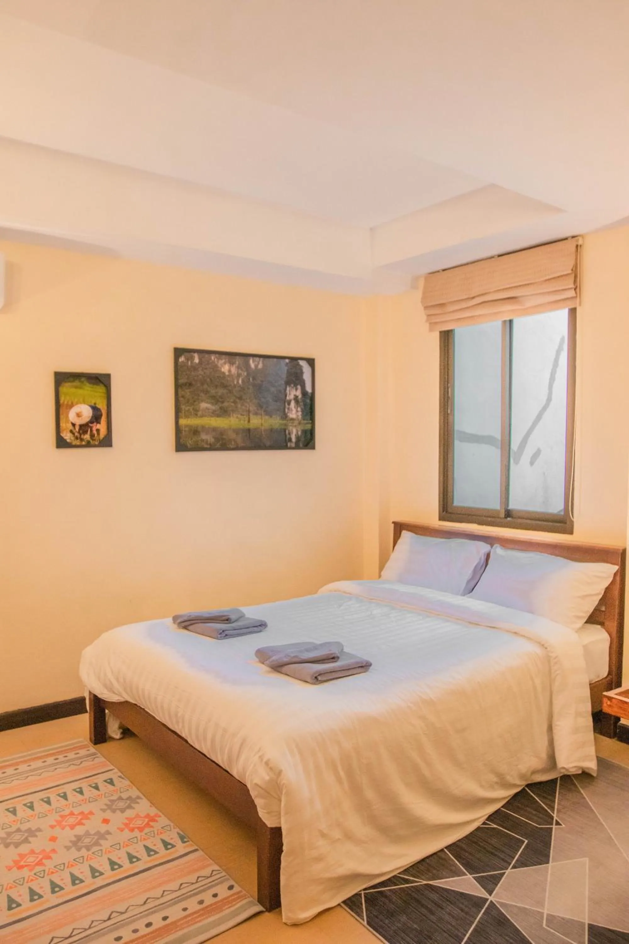 Photo of the whole room, Bed in Maiiam Guesthouse Patong