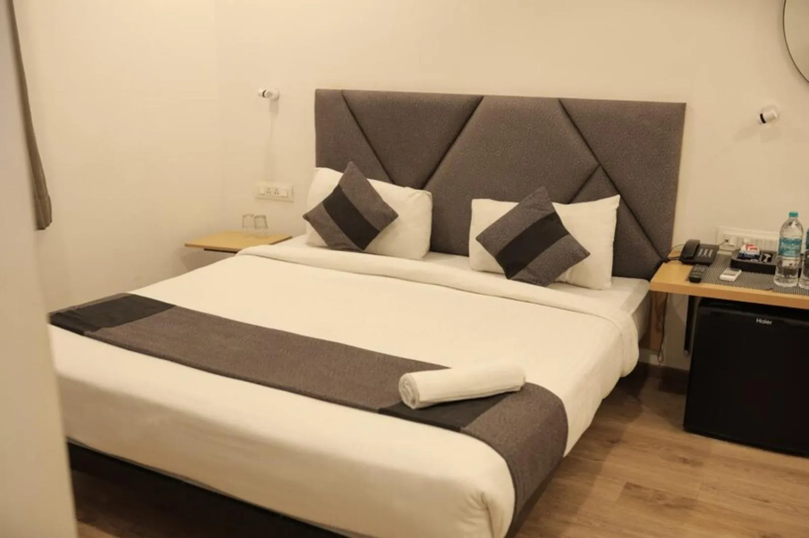 Photo of the whole room, Bed in Hotel Signature, Nagpur