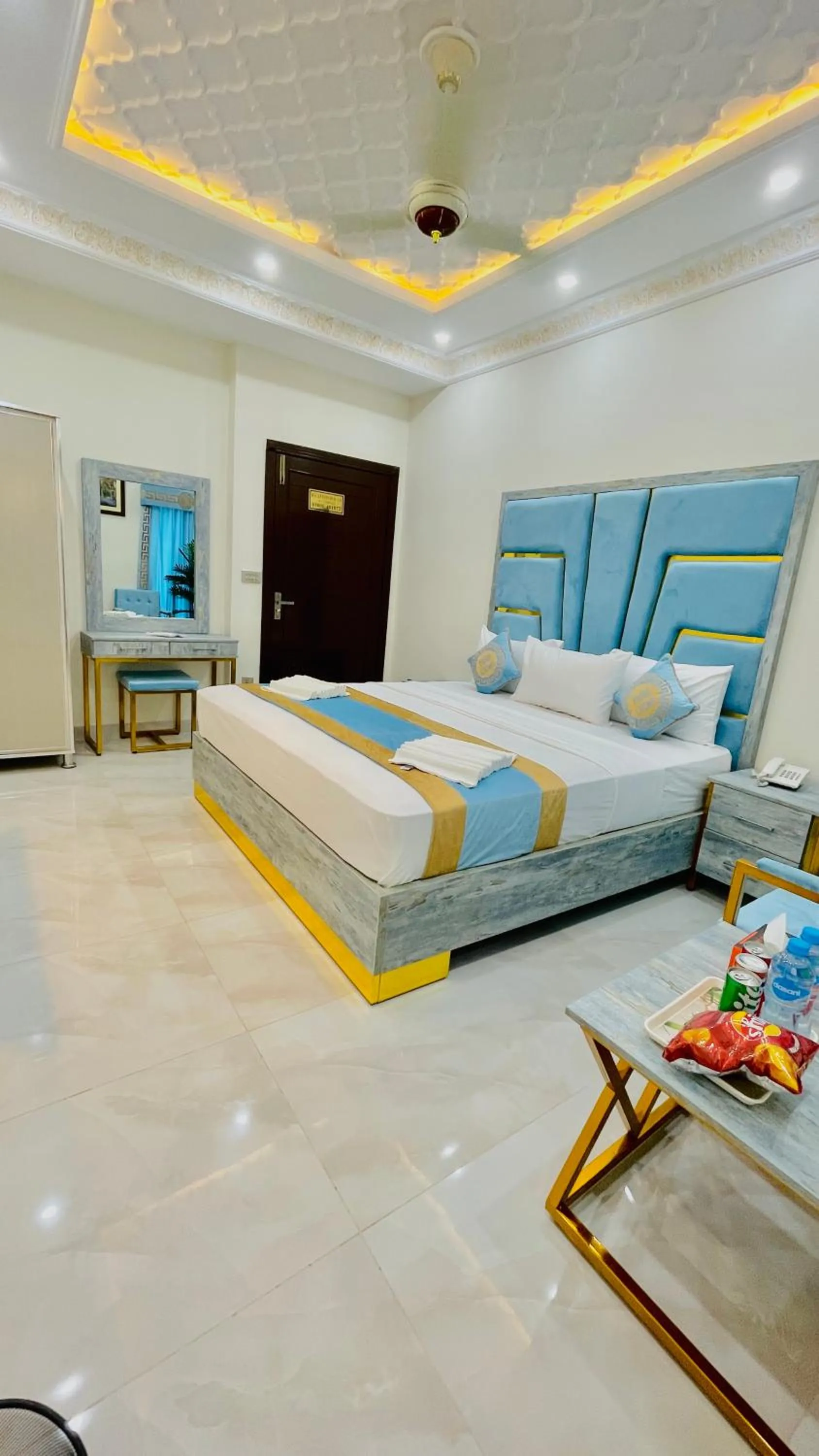 Hotel Crown Lahore