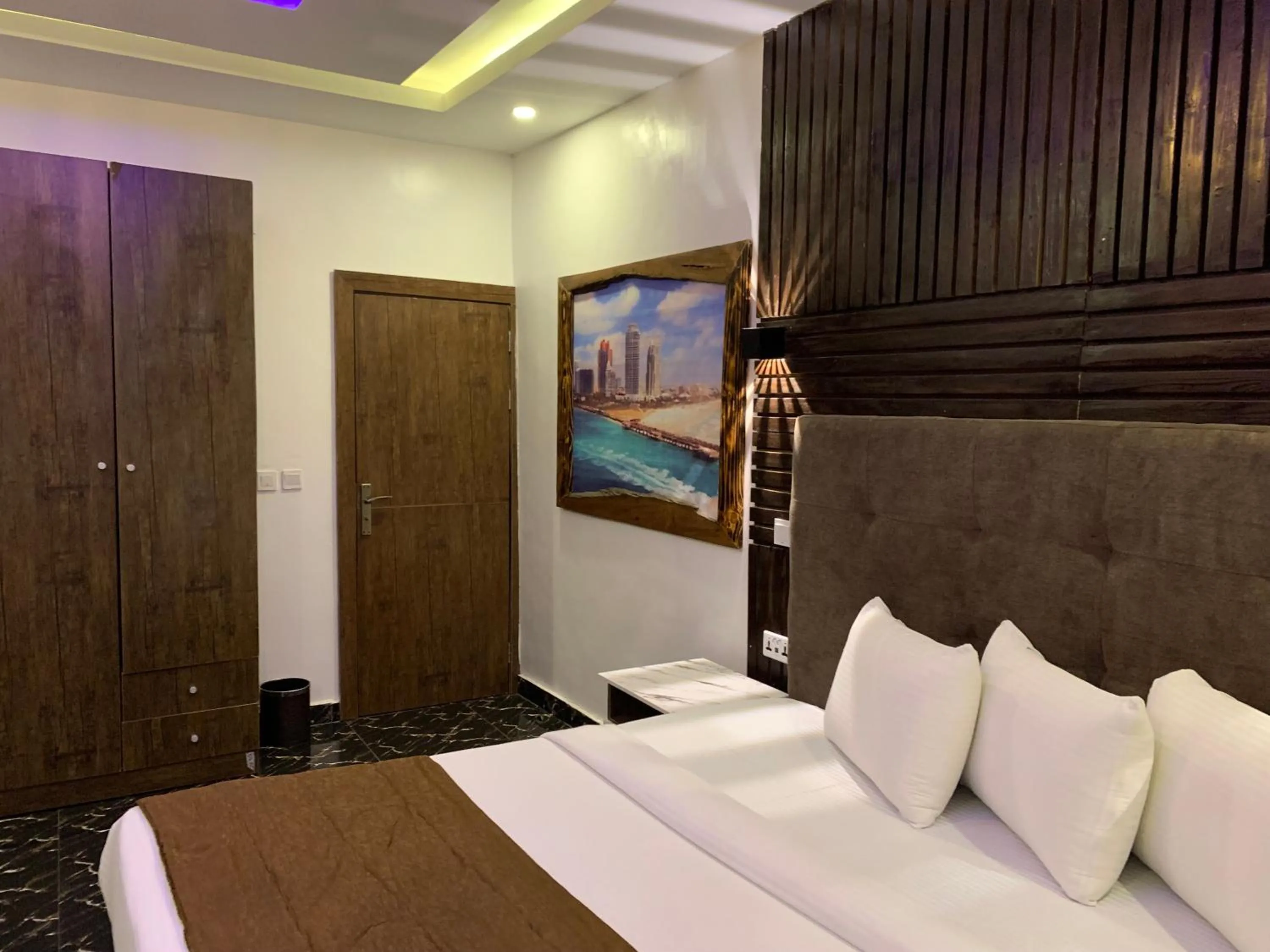 Bed in Presken Kuramo Waters, Victoria Island