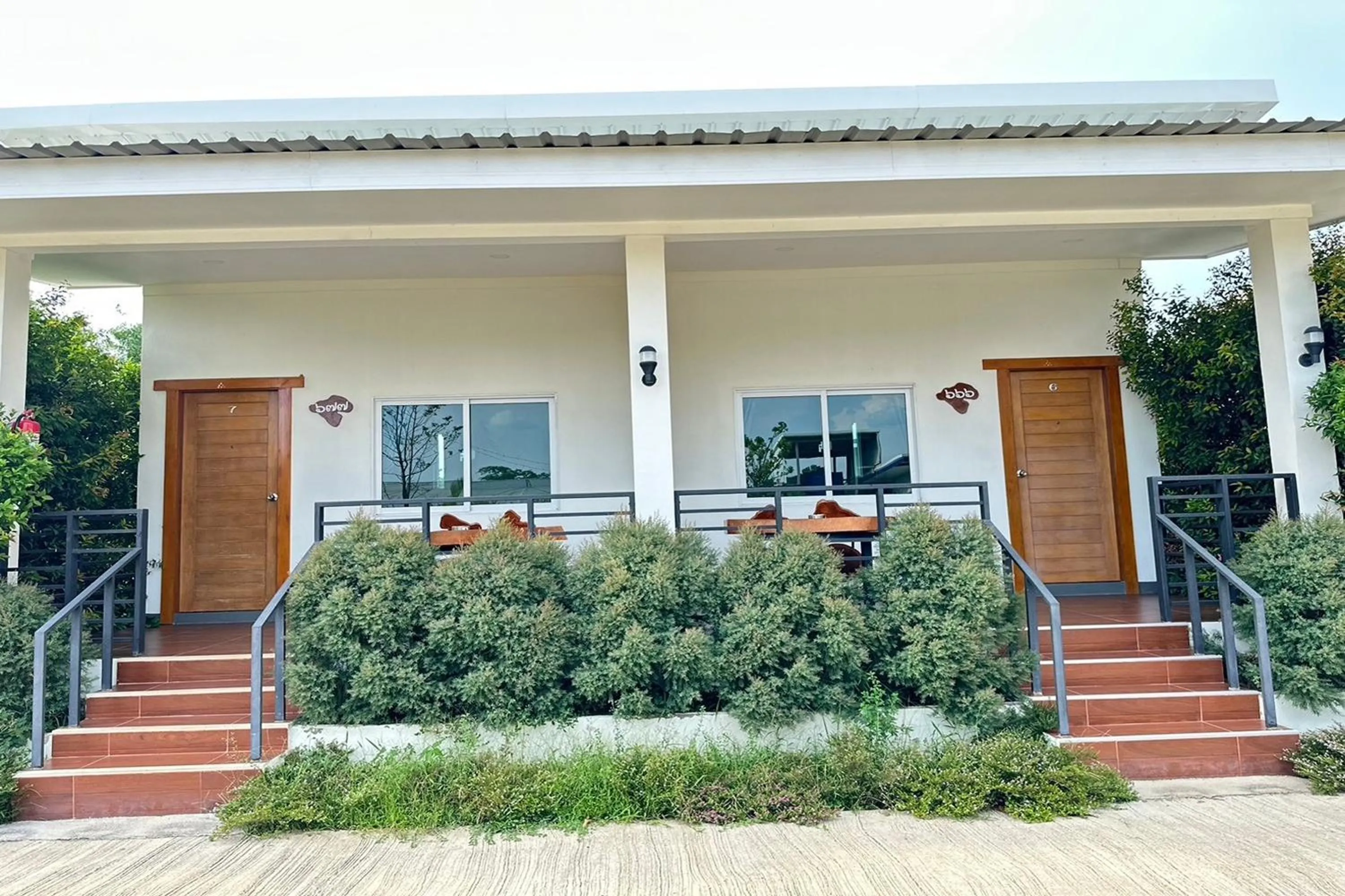 Property building in The White House P&N Hotel Chiang Rai