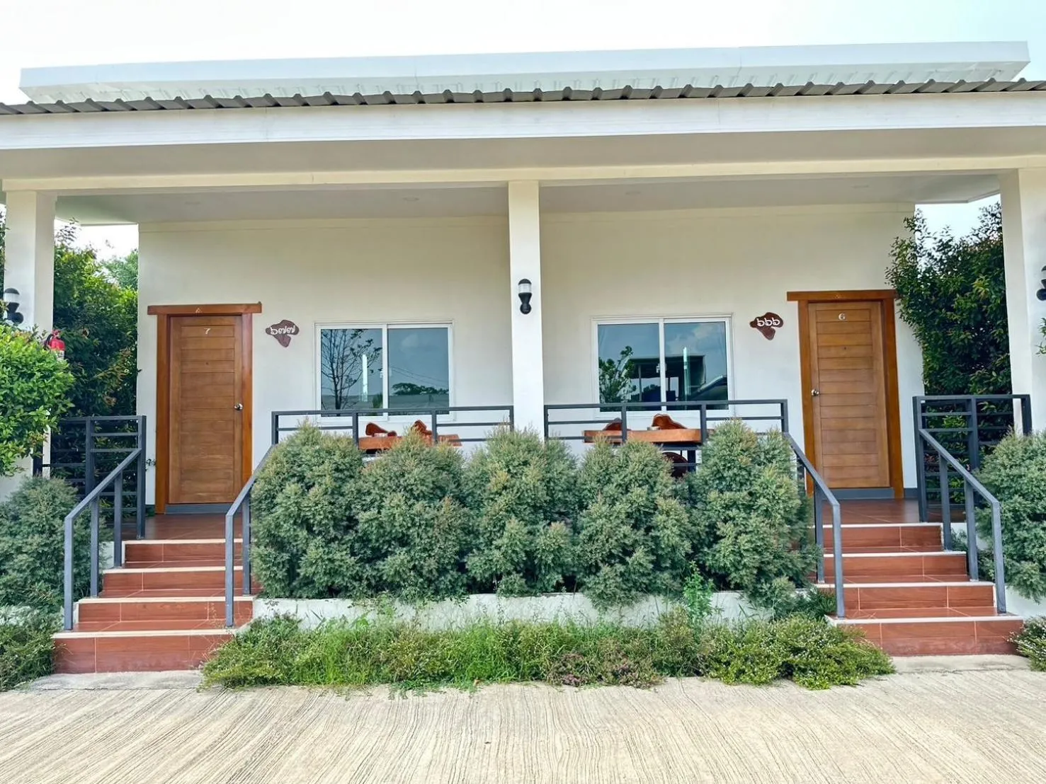 Property building in The White House P&N Hotel Chiang Rai