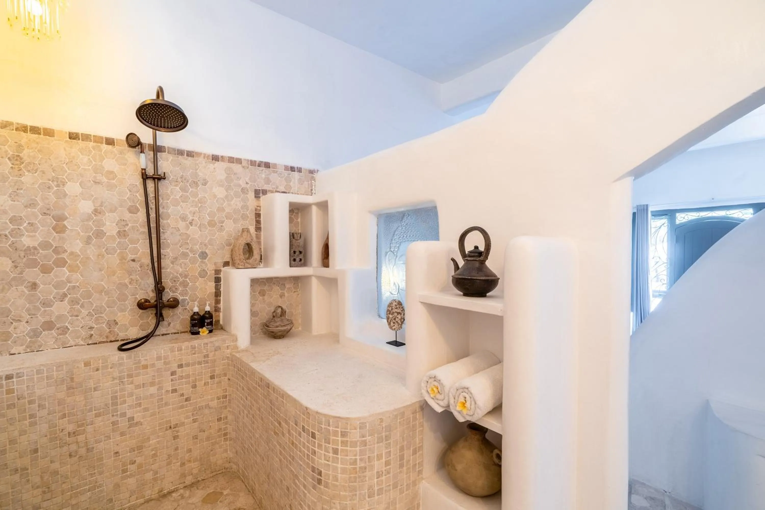 Shower in La Santa Rosa