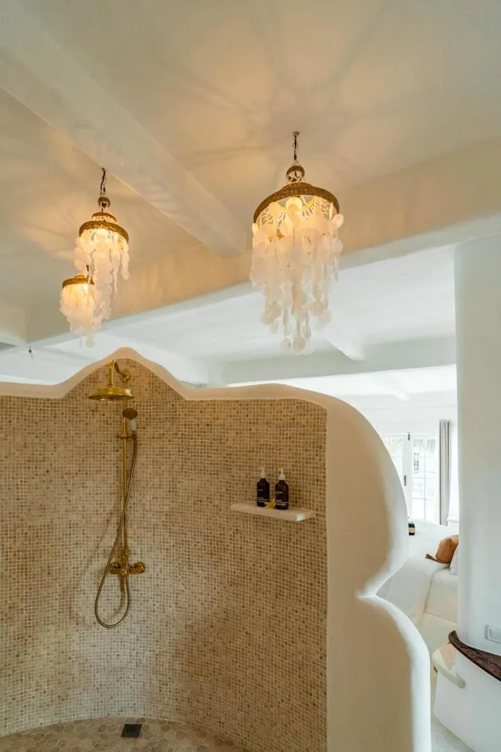 Shower in La Santa Rosa