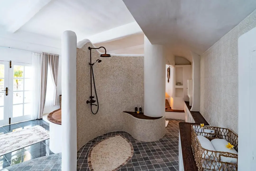 Shower in La Santa Rosa