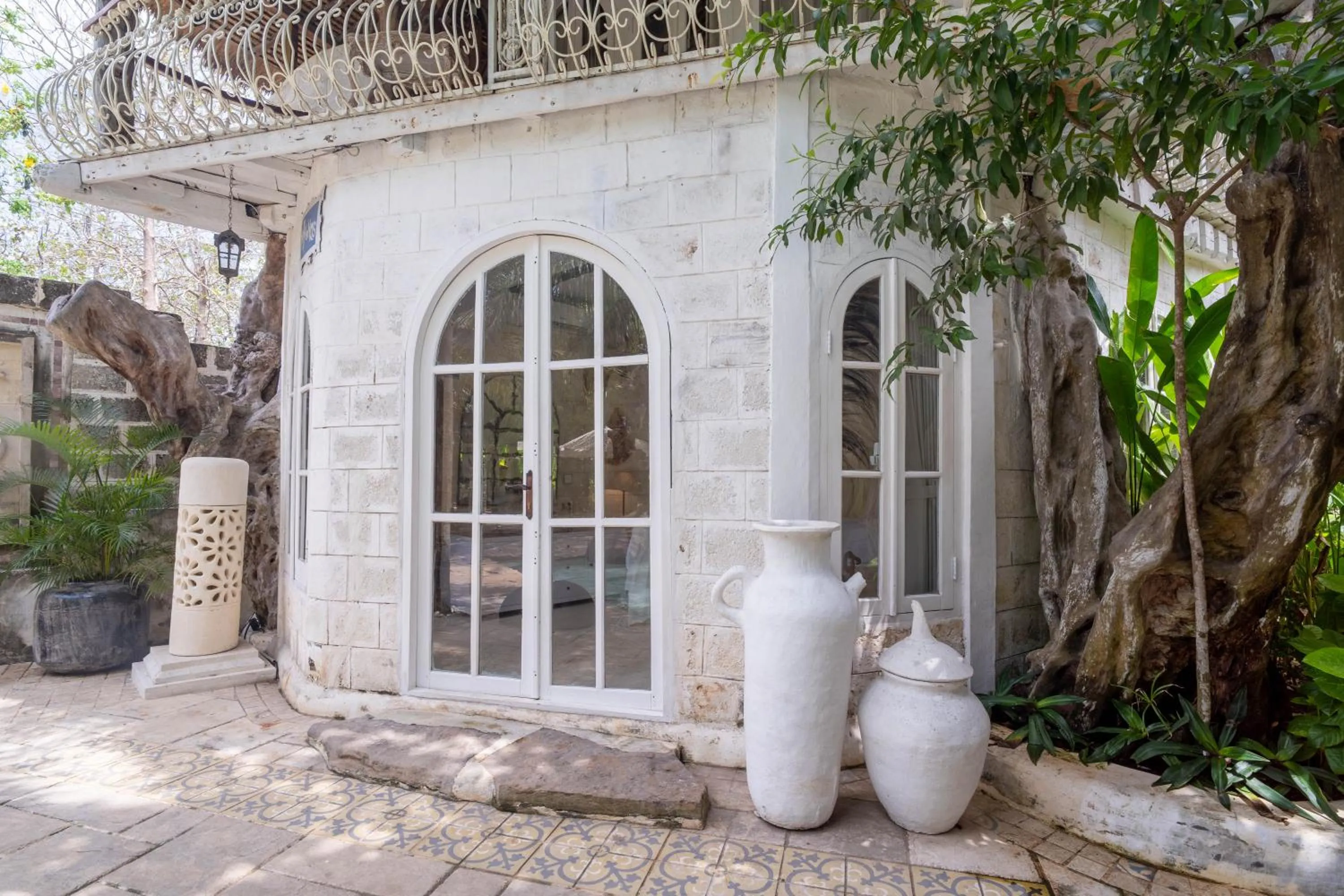 Facade/entrance in La Santa Rosa