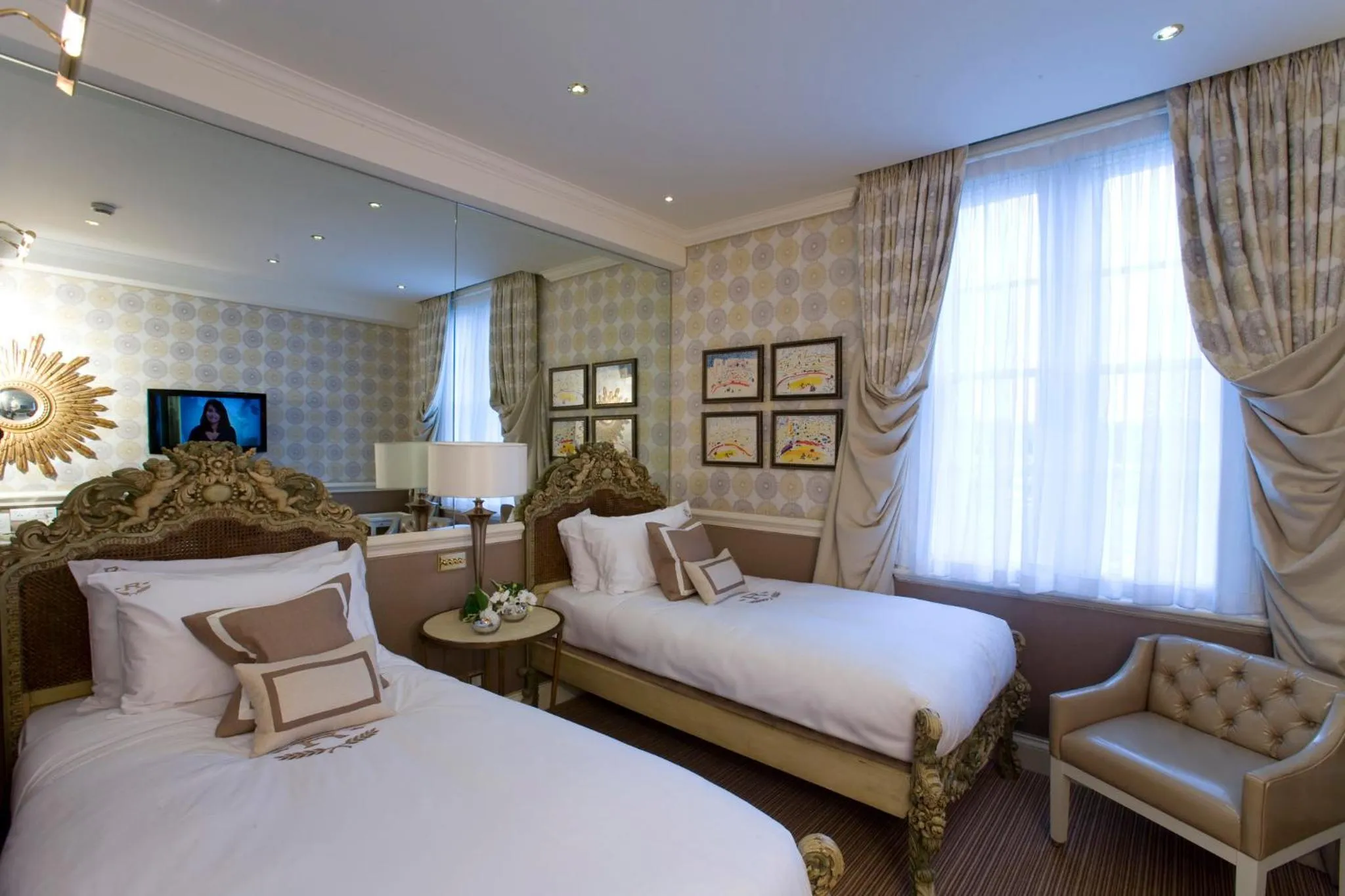 Bedroom, Bed in Rubens At The Palace