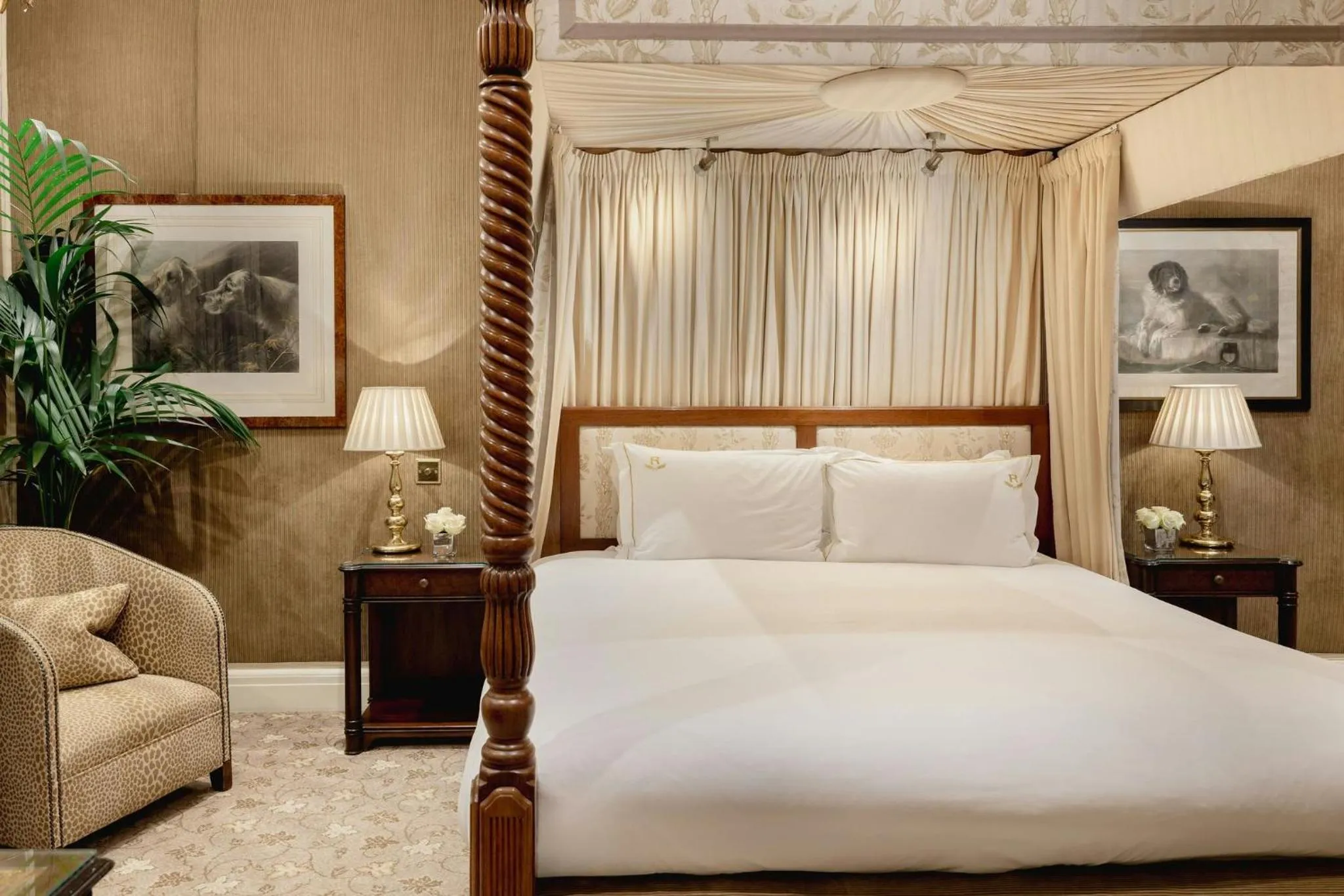 Bedroom, Bed in Rubens At The Palace