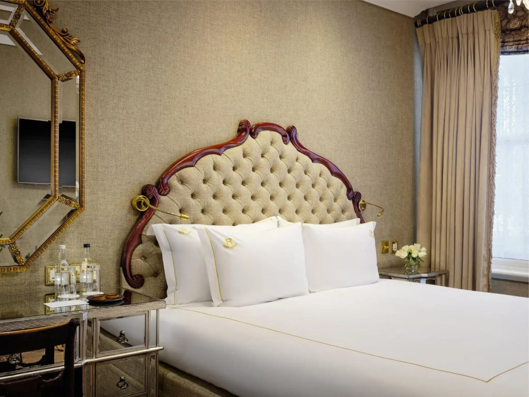 Photo of the whole room, Bed in Rubens At The Palace Photo of the whole room, Bed in Rubens At The Palace