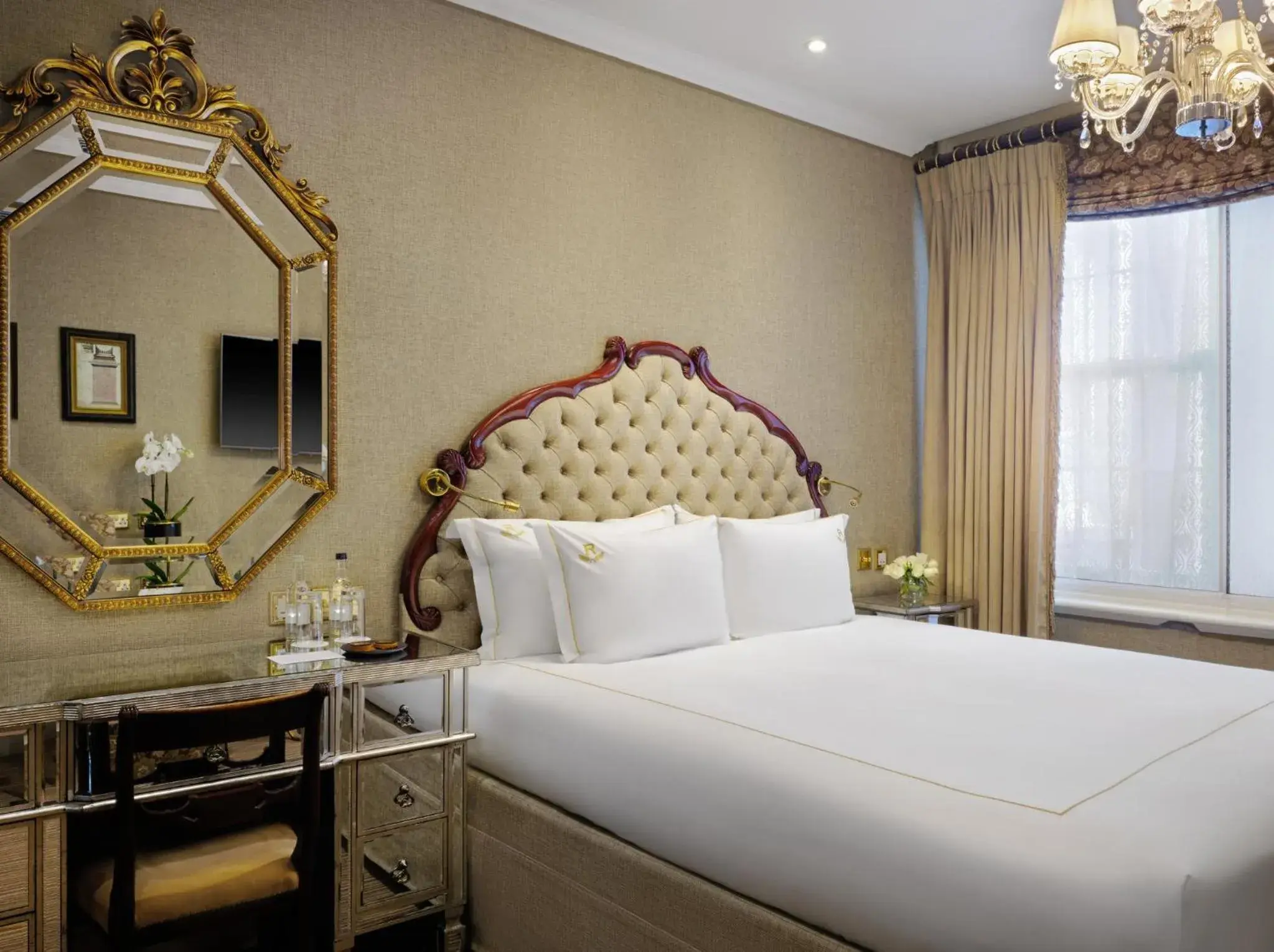 Photo of the whole room, Bed in Rubens At The Palace Photo of the whole room, Bed in Rubens At The Palace