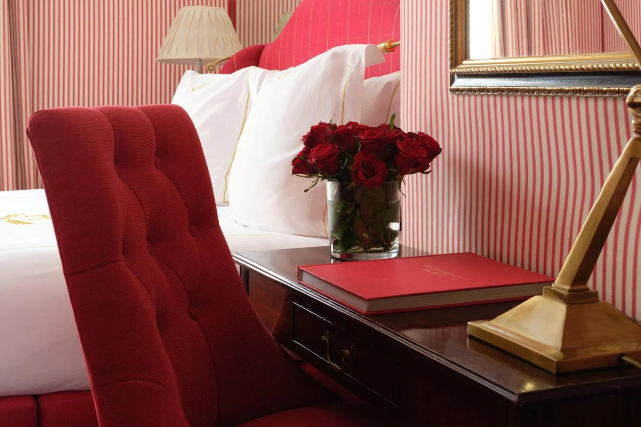 Photo of the whole room, Bed in Rubens At The Palace