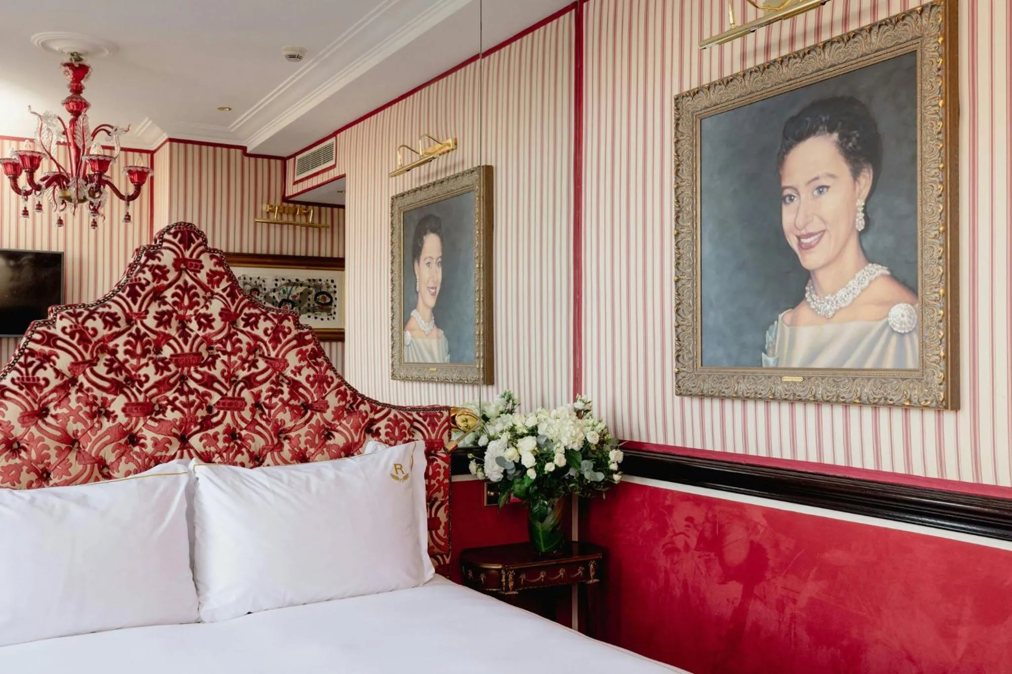 Bedroom, Bed in Rubens At The Palace