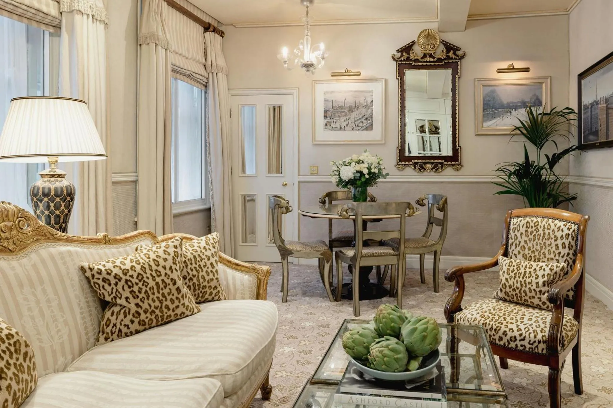 Living room in Rubens At The Palace