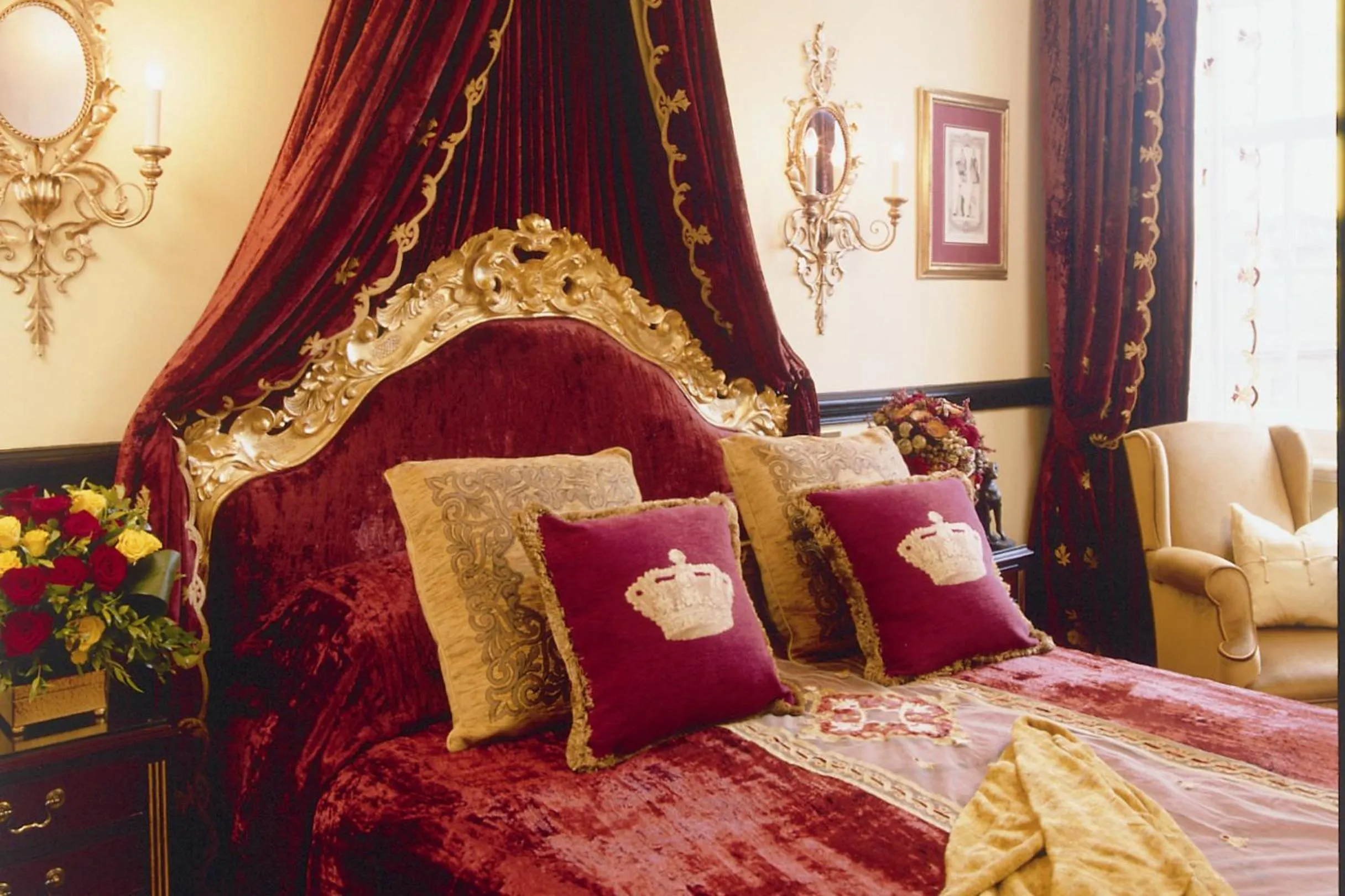 Photo of the whole room, Bed in Rubens At The Palace