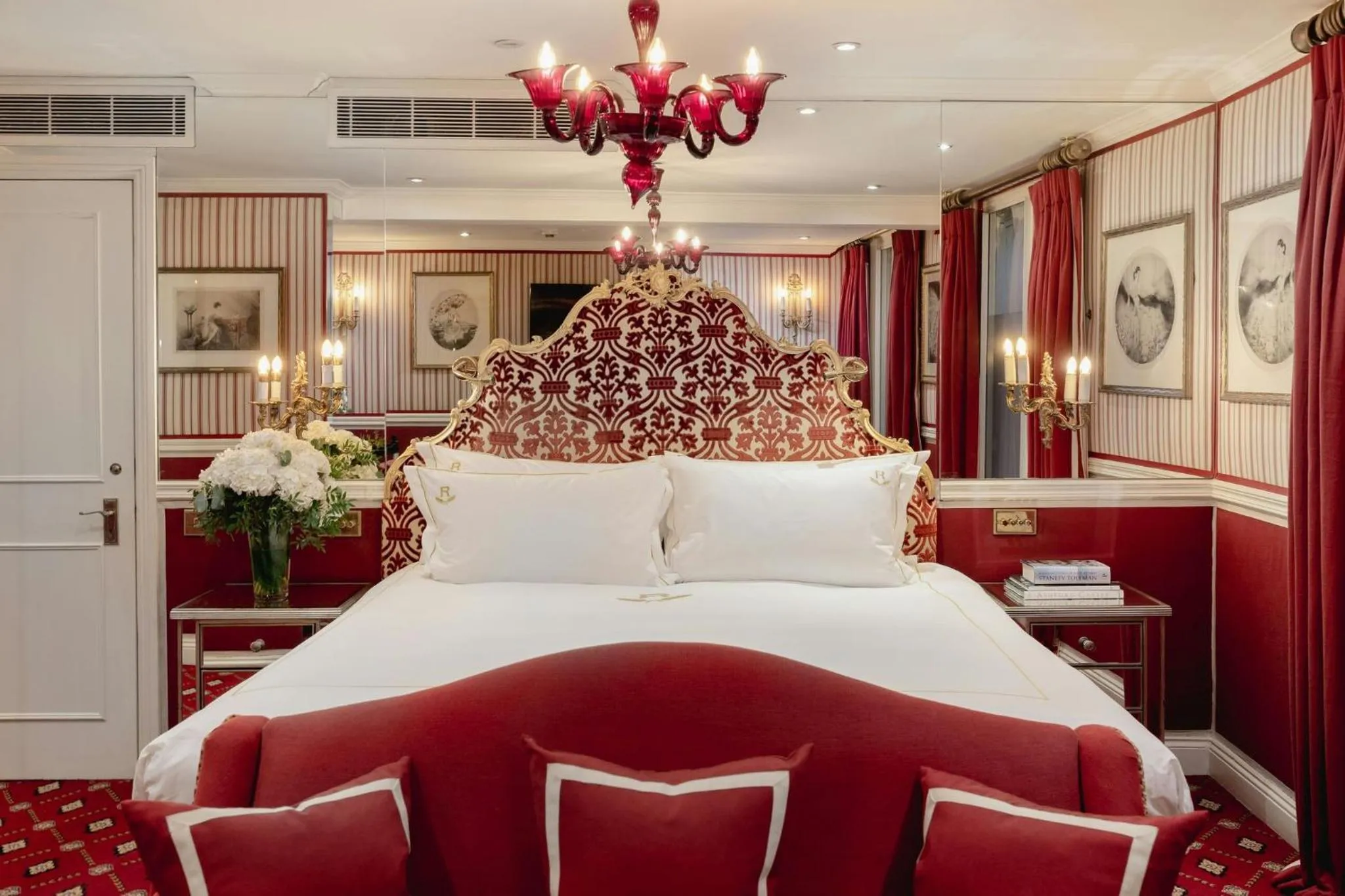 Bedroom, Bed in Rubens At The Palace