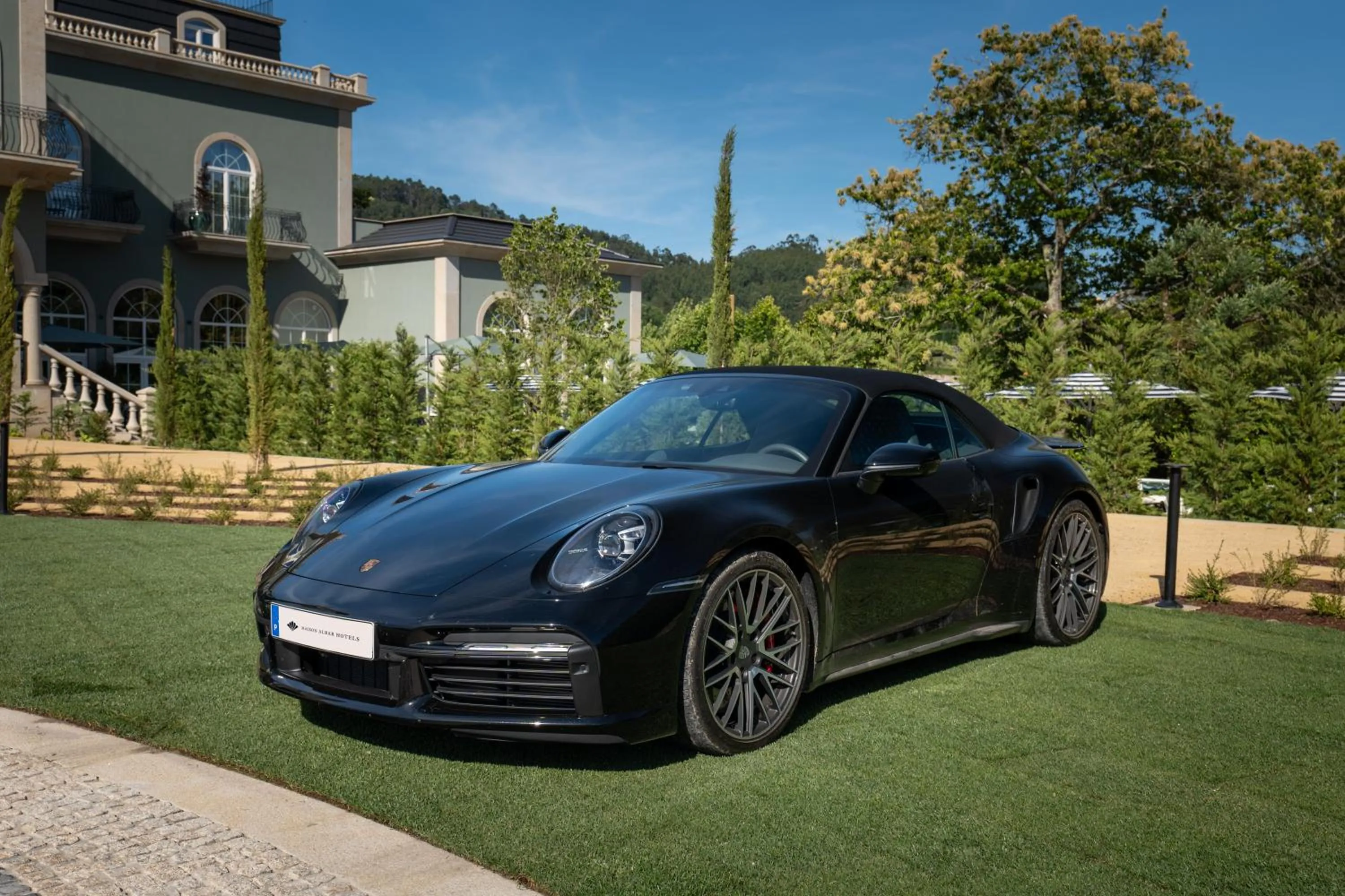 Parking in Maison Albar - Amoure - The Leading Hotels of the World