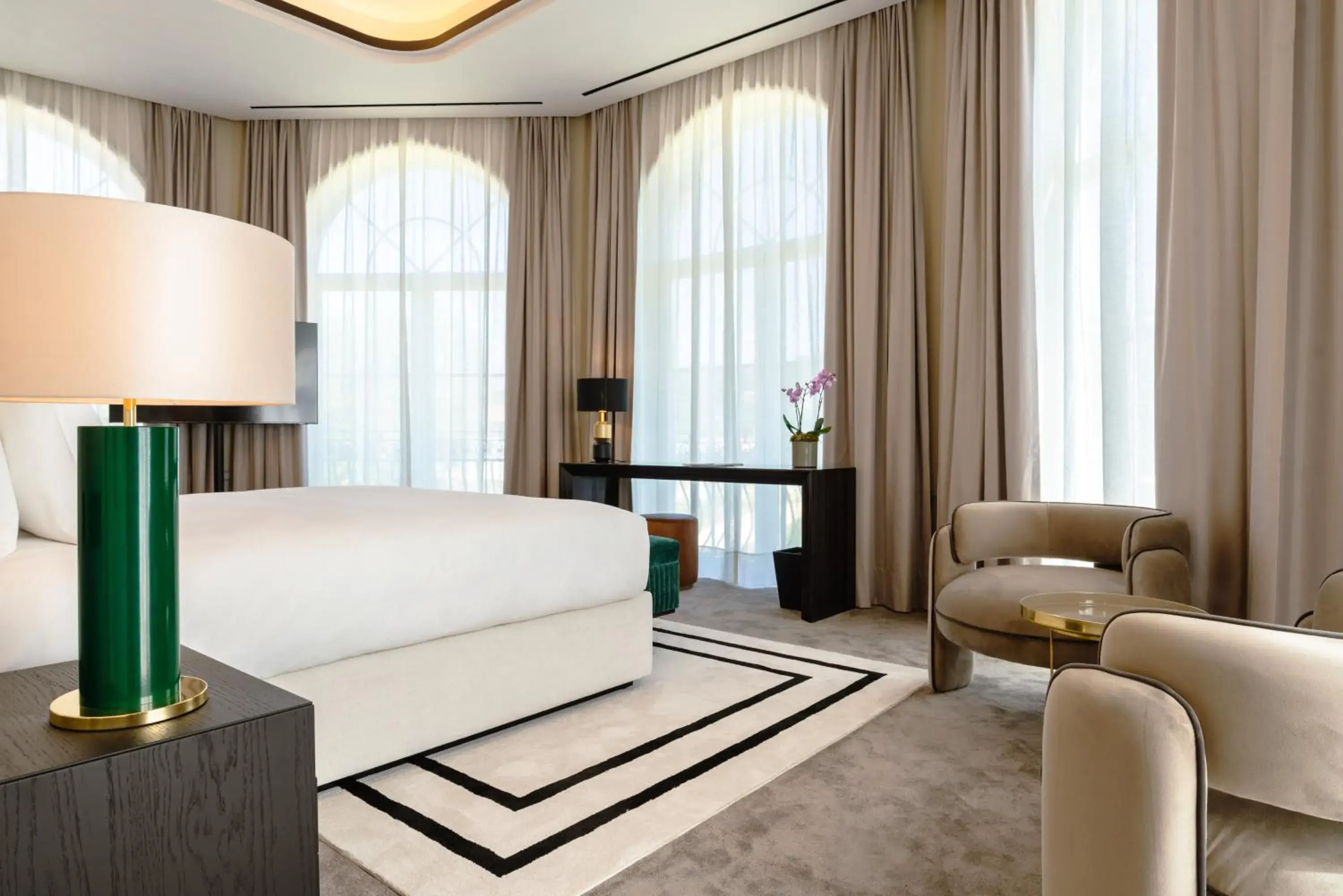 Seating area, Bed in Maison Albar - Amoure - The Leading Hotels of the World Seating area, Bed in Maison Albar - Amoure - The Leading Hotels of the World