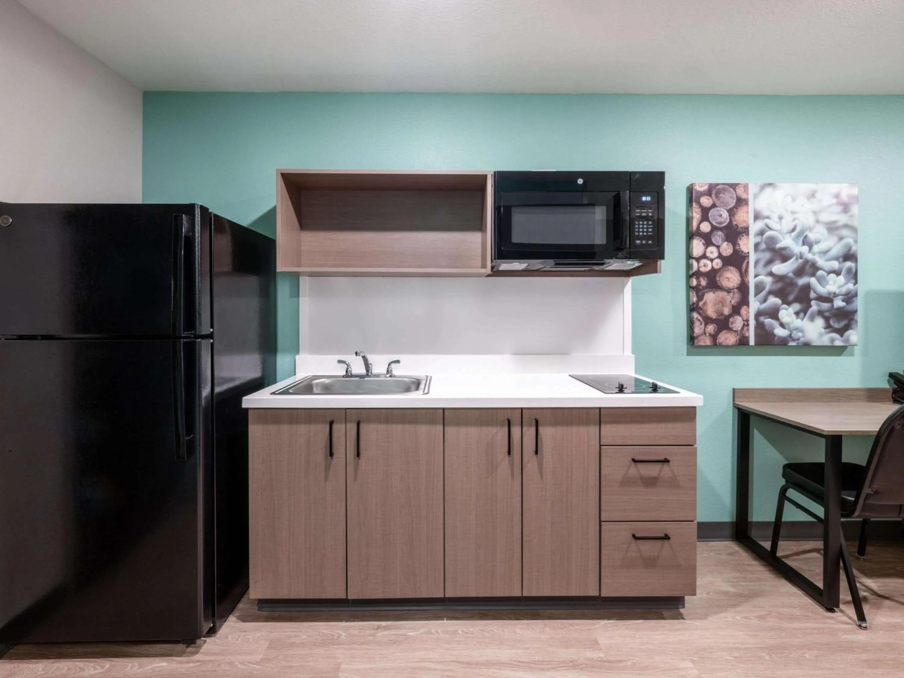 Kitchen or kitchenette in ECHO Suites Extended Stay by Wyndham Spartanburg