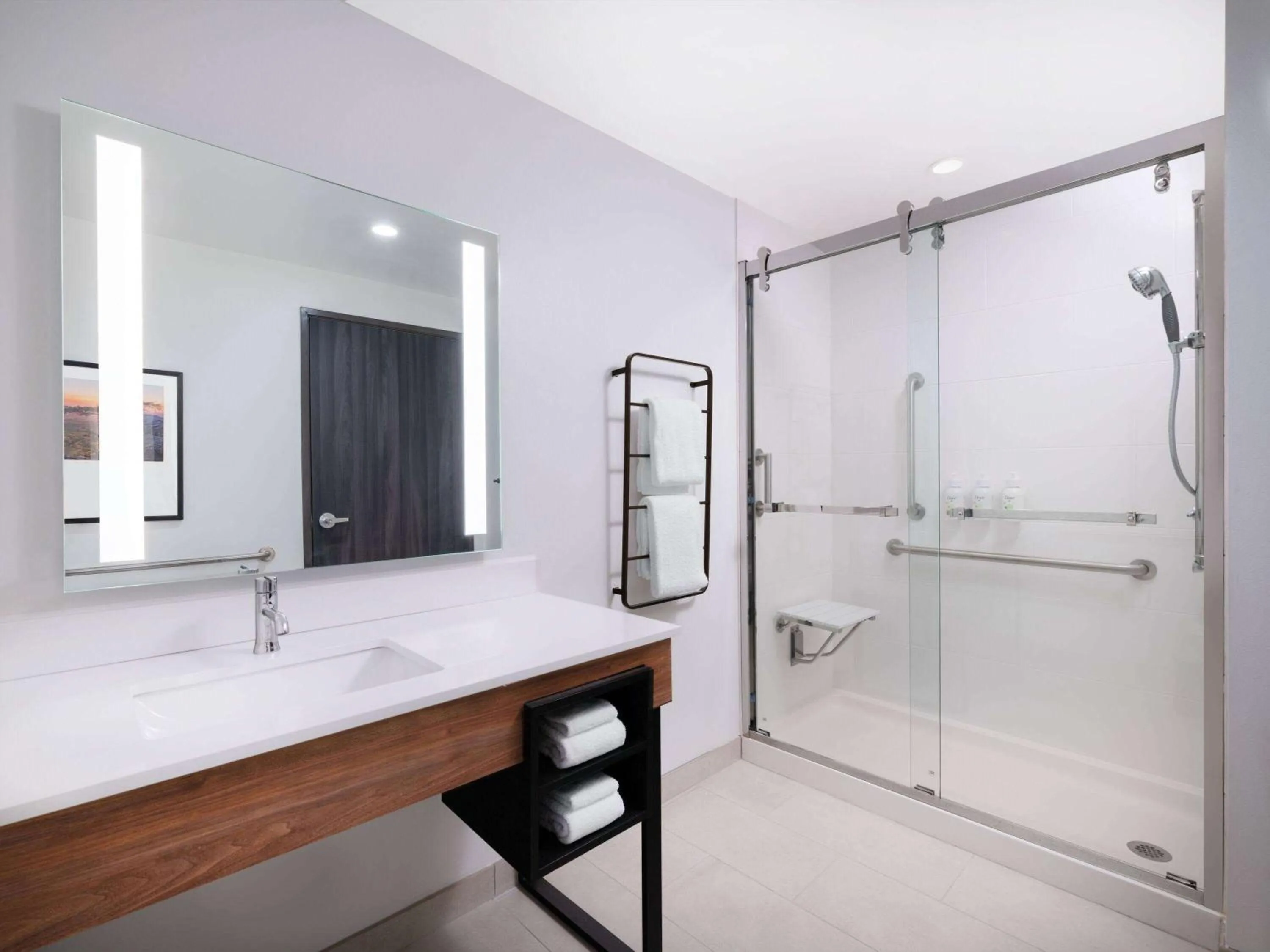 Shower in La Quinta by Wyndham Chelsea Birmingham