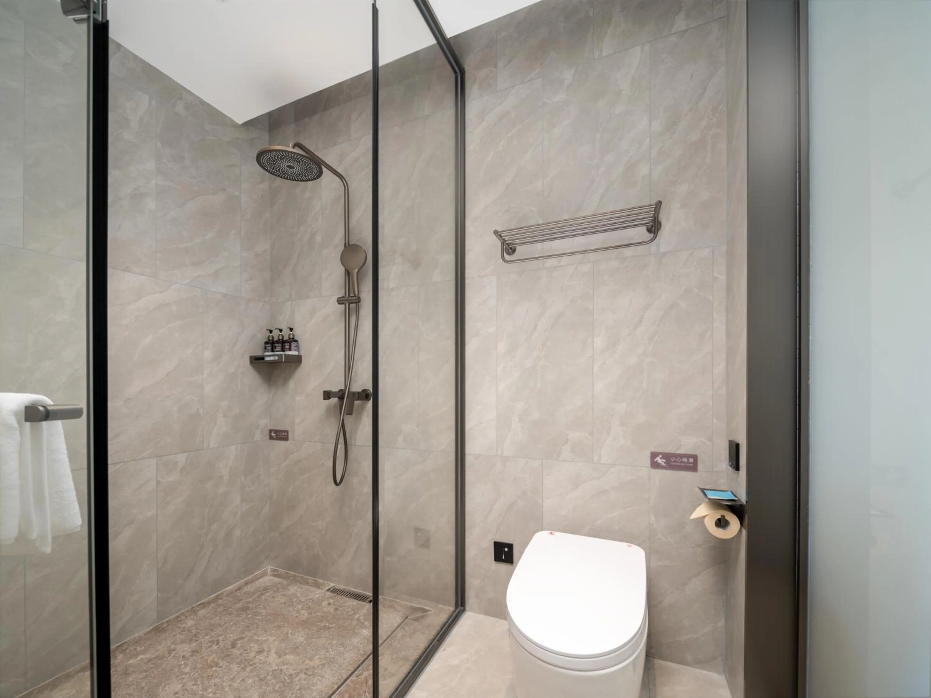 Shower in Days Inn by Wyndham Zhuhai Gongbei Port
