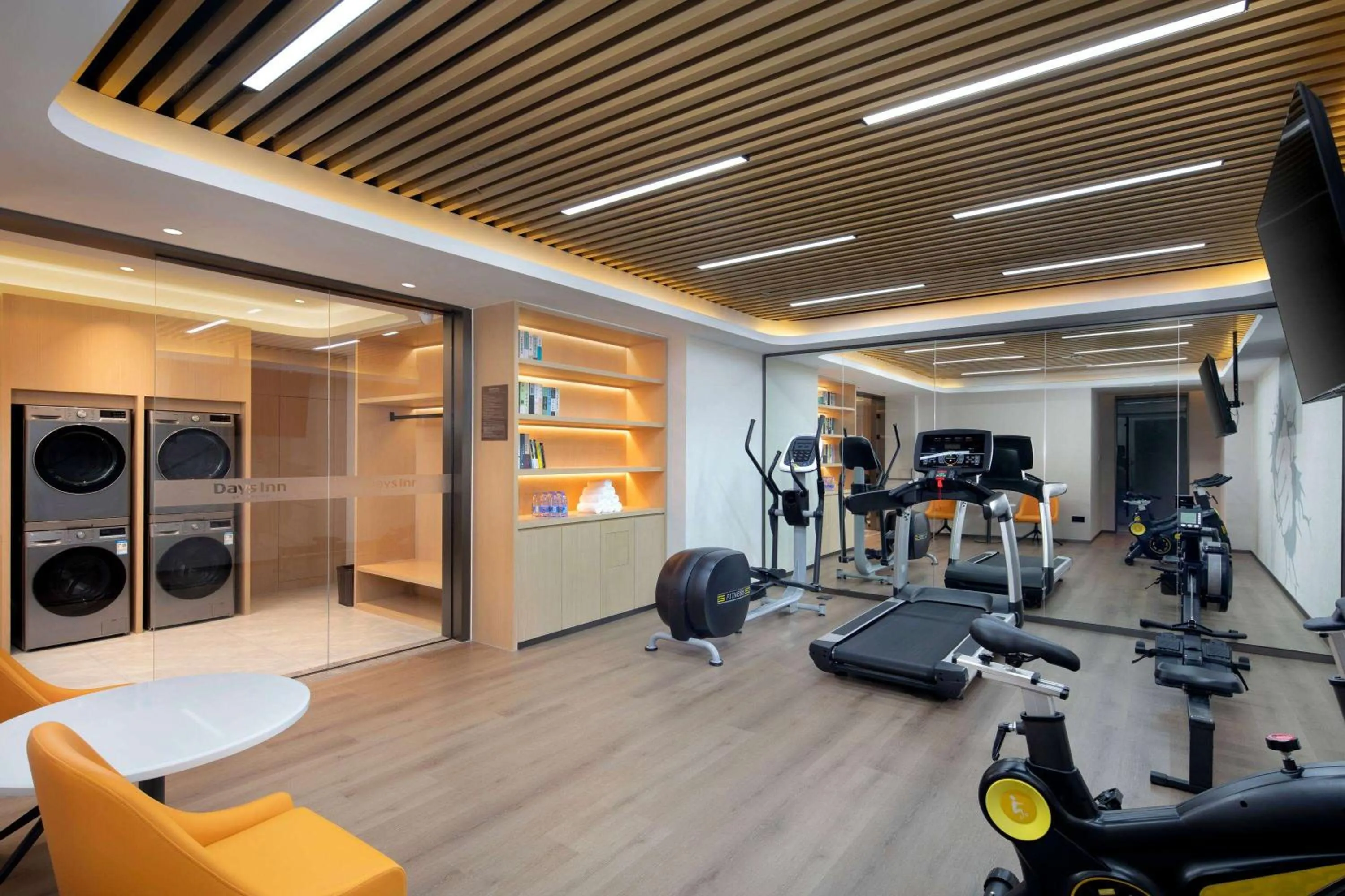 Fitness centre/facilities in Days Inn by Wyndham Zhuhai Gongbei Port