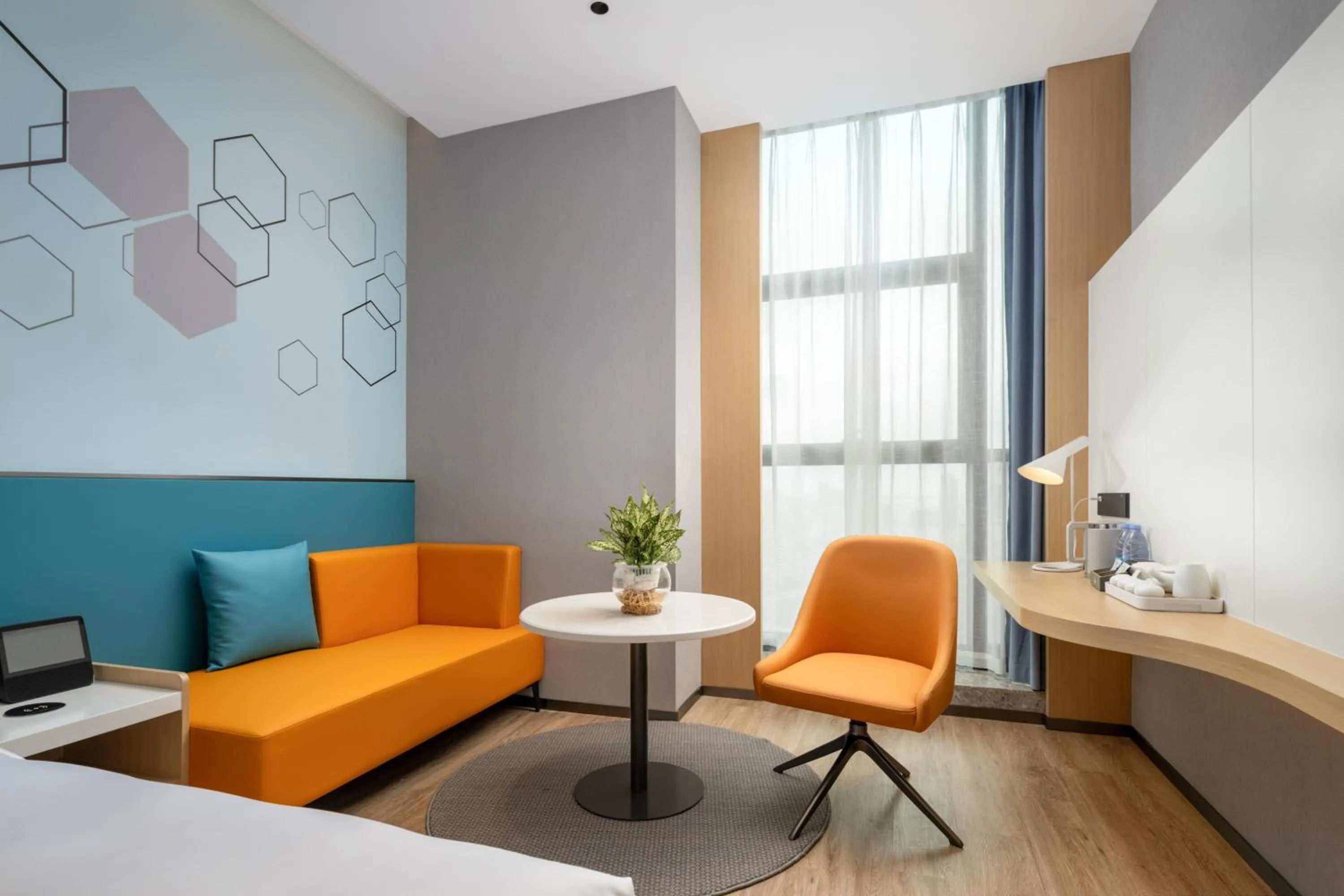 Seating area, Bed in Days Inn by Wyndham Zhuhai Gongbei Port