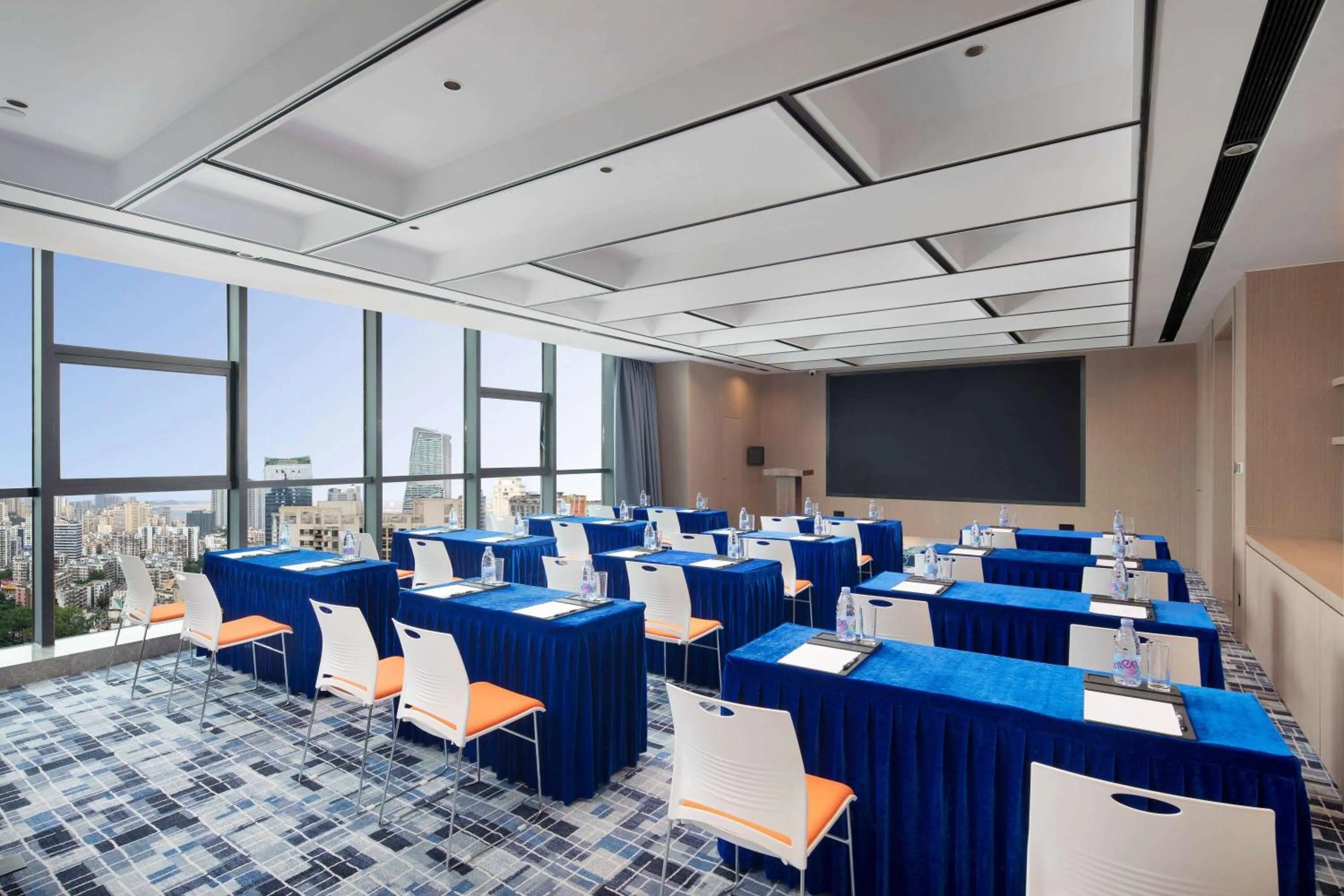 Meeting/conference room in Days Inn by Wyndham Zhuhai Gongbei Port
