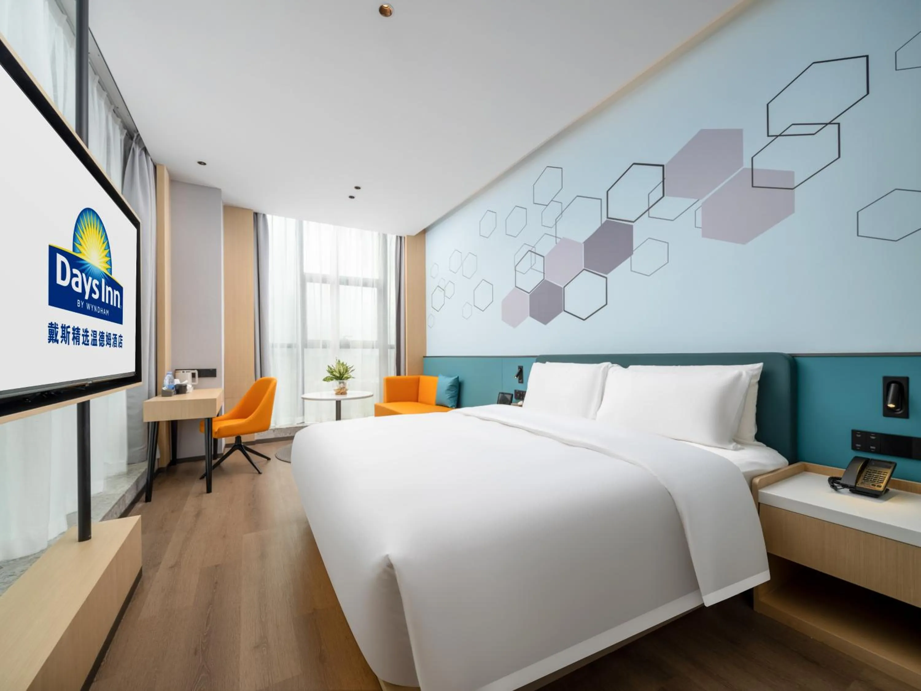 Photo of the whole room, Bed in Days Inn by Wyndham Zhuhai Gongbei Port