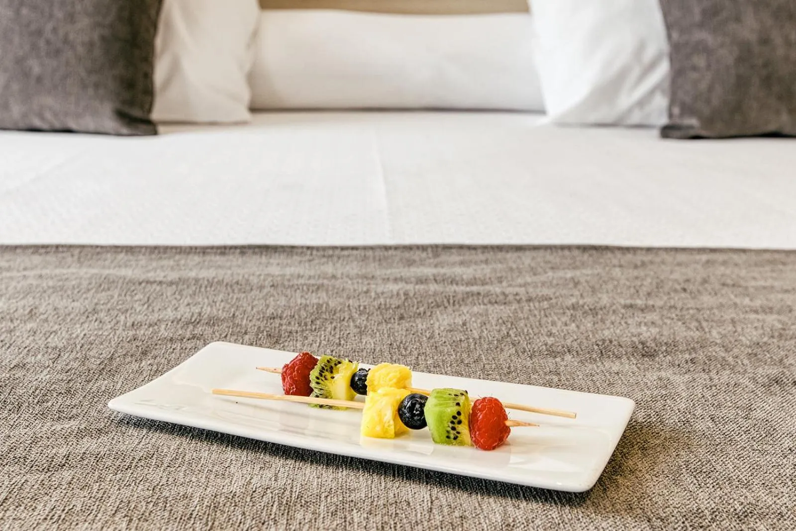 Food, Bed in Hotel Emporium - Adults Only