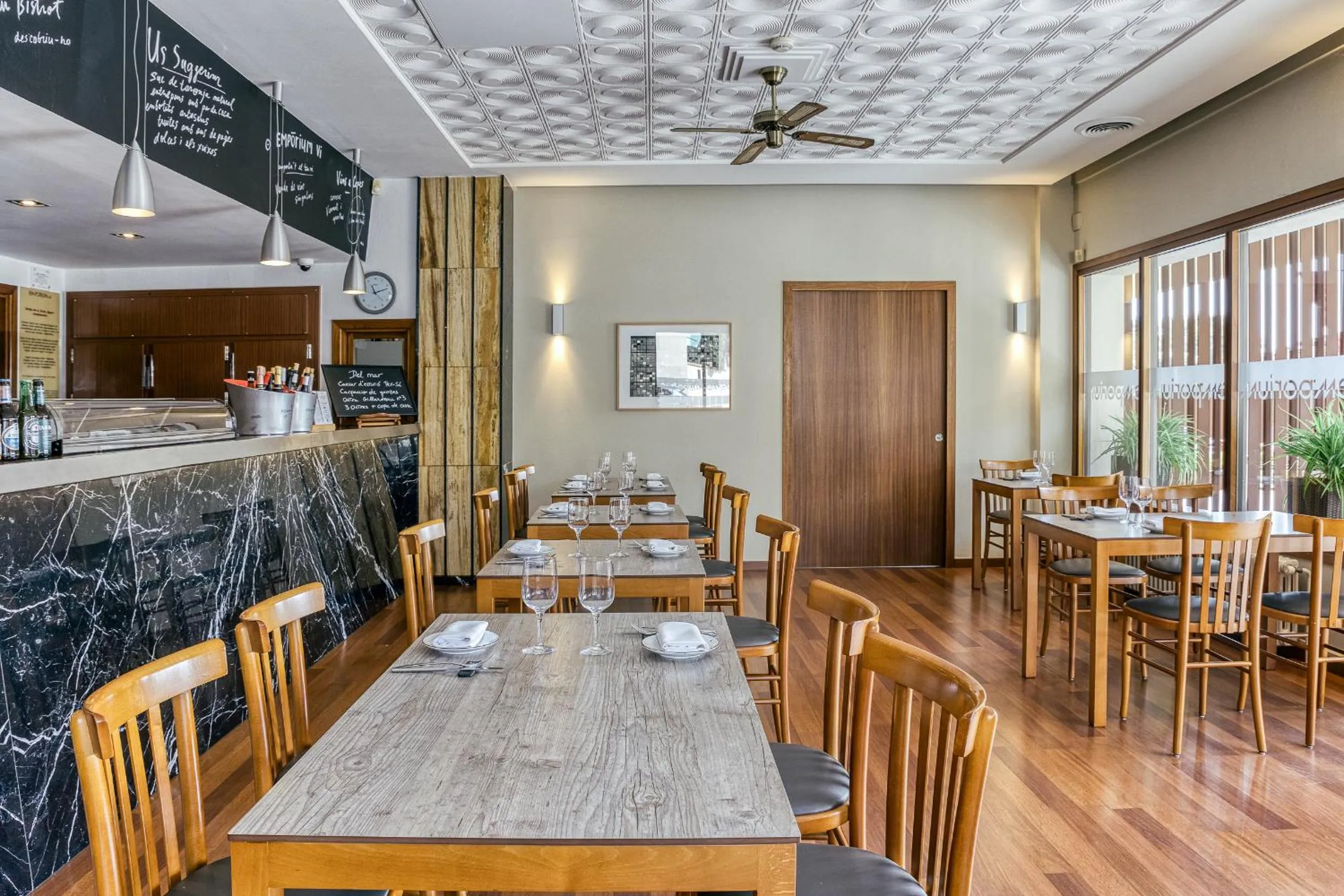 Restaurant/places to eat in Hotel Emporium - Adults Only