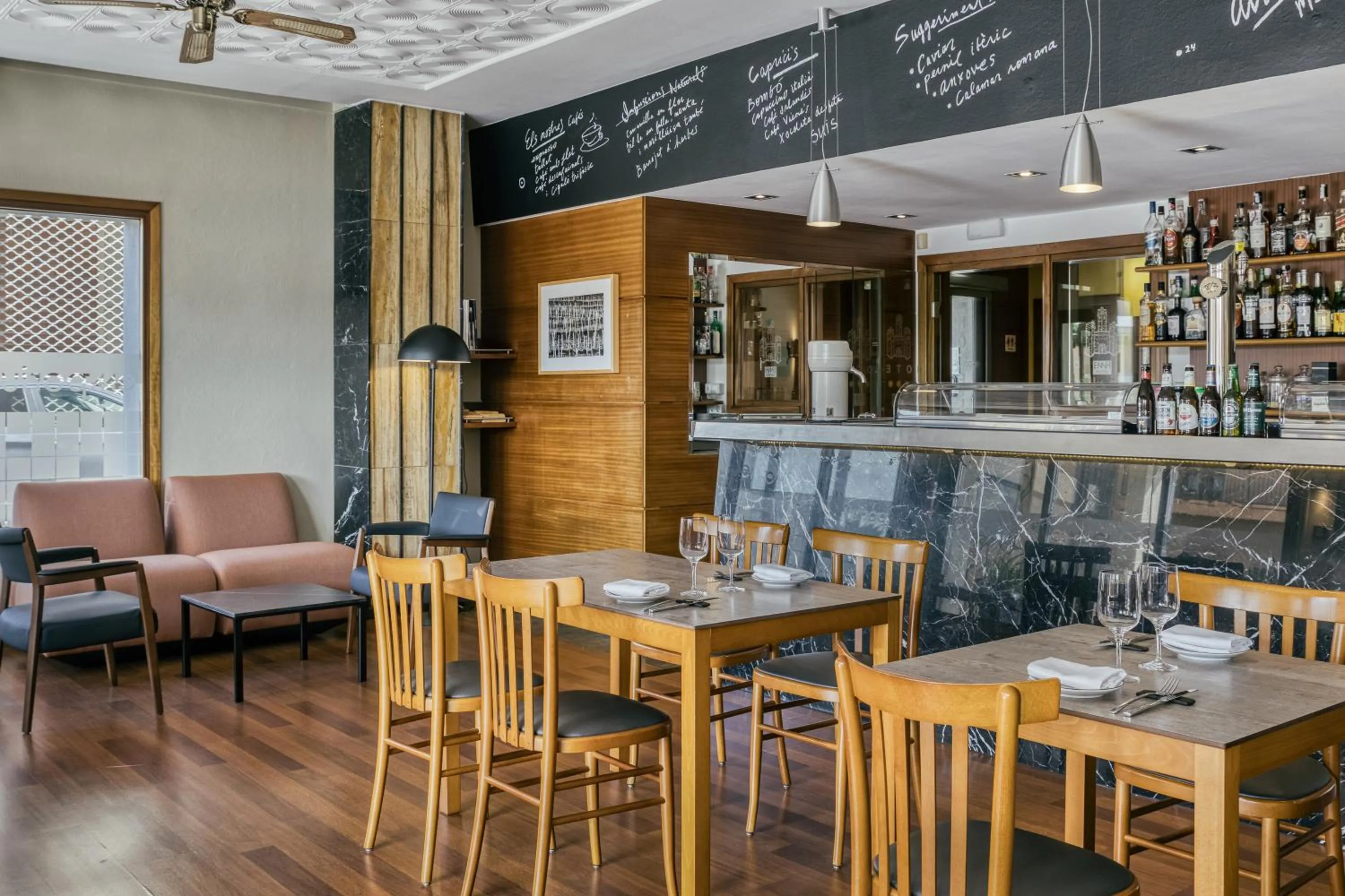 Restaurant/places to eat in Hotel Emporium - Adults Only