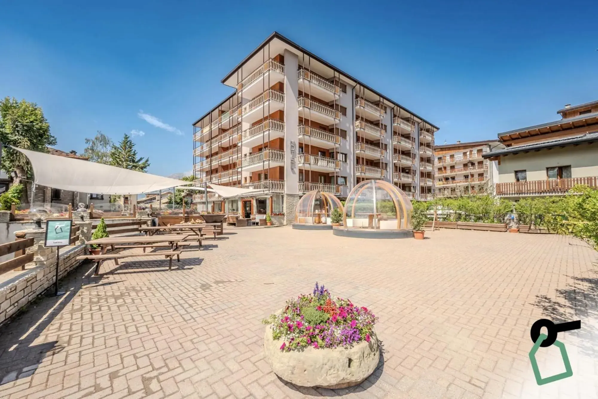 Property building in Hotiday Room Collection - Sauze Assietta Property building in Hotiday Room Collection - Sauze Assietta