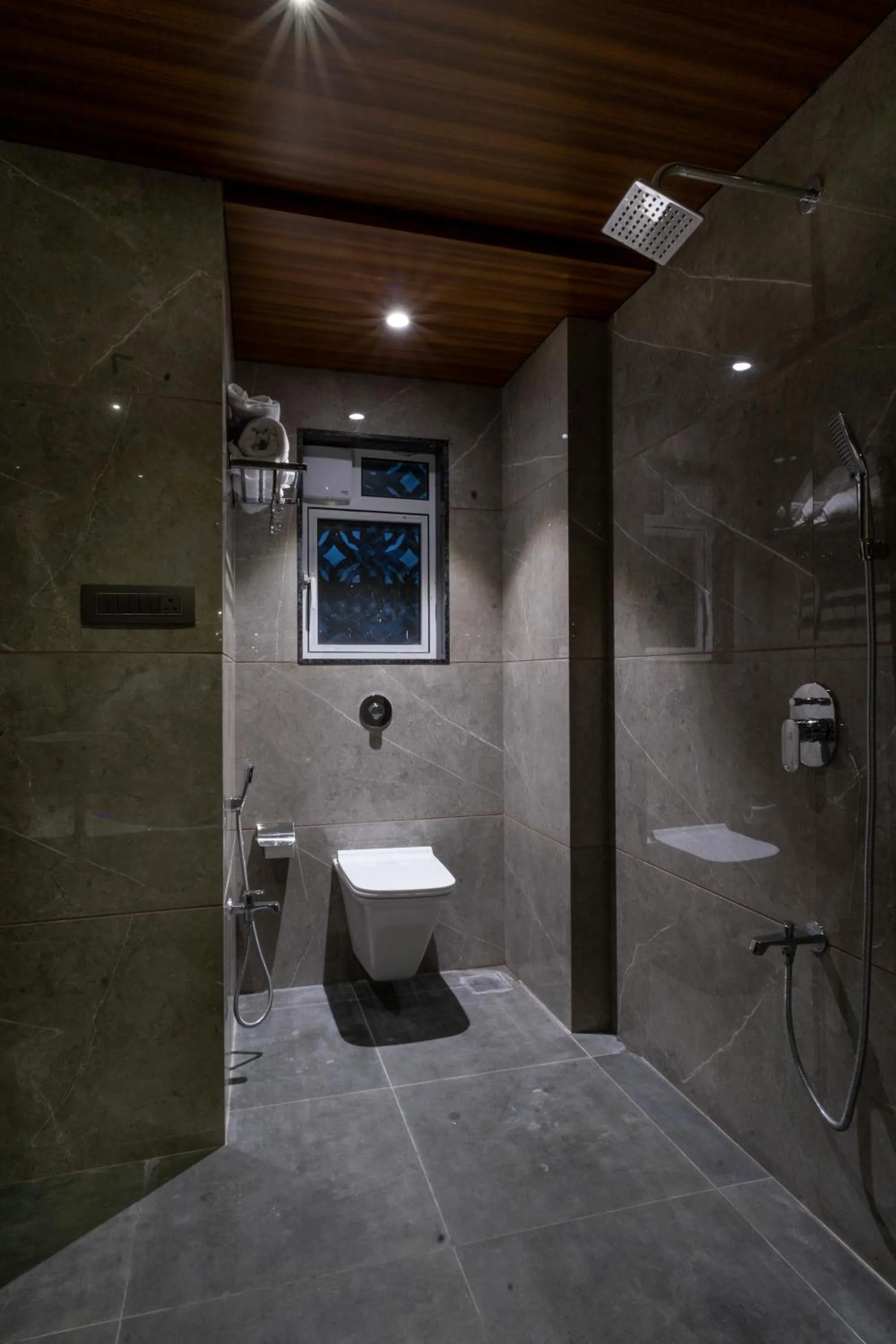 Shower in Hotel Aura Inn Airoli ,Digha