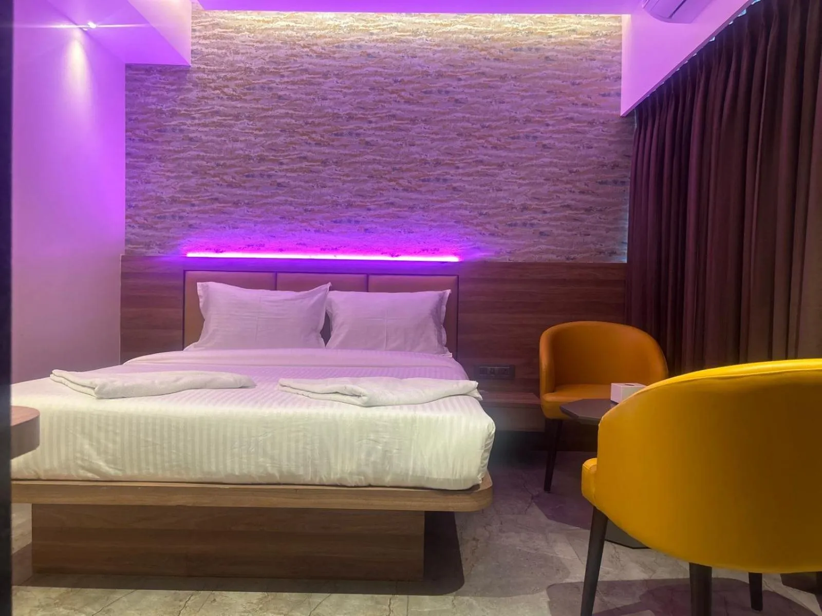 Bed in Hotel Aura Inn Airoli ,Digha