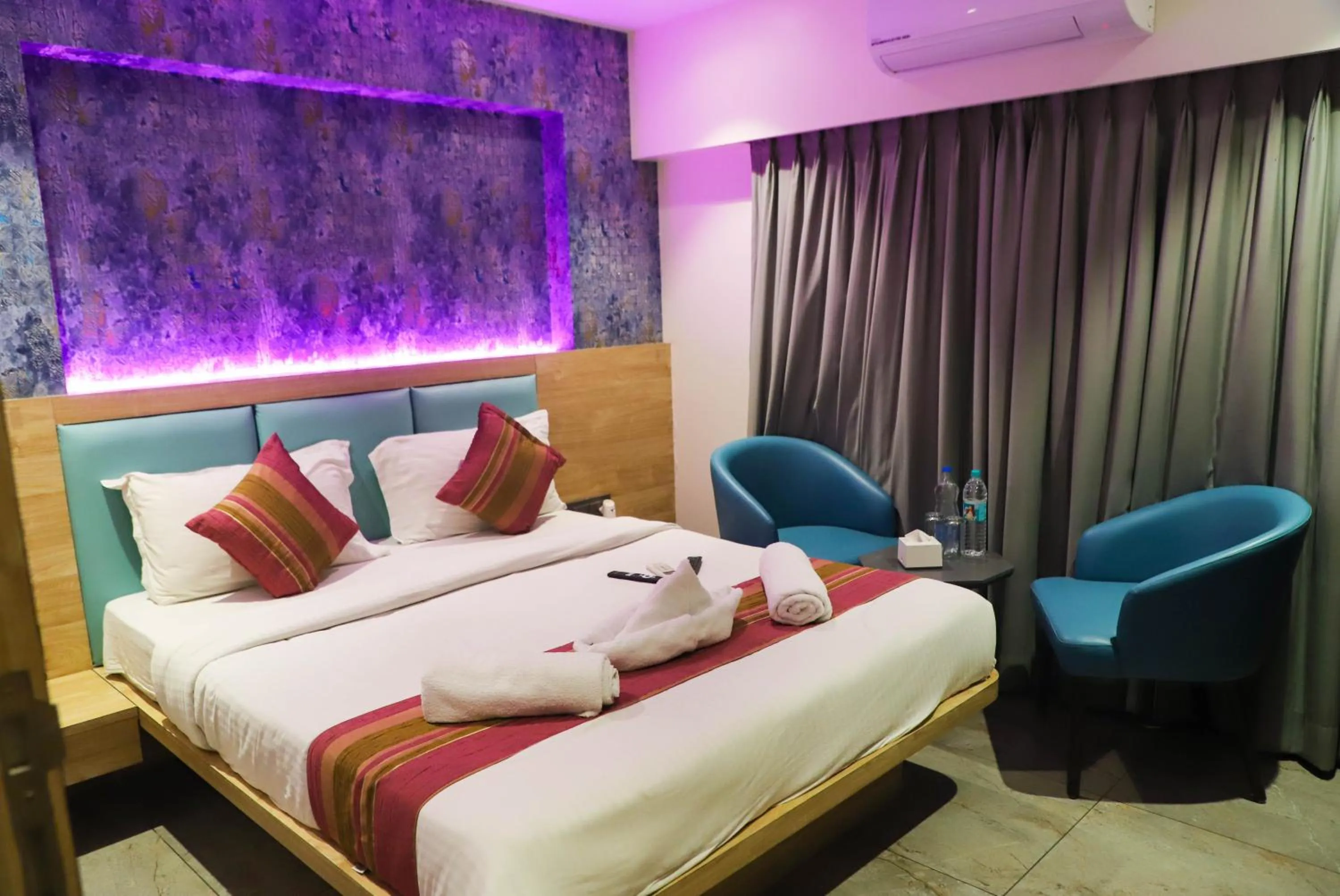 Bedroom, Bed in Hotel Aura Inn Airoli ,Digha