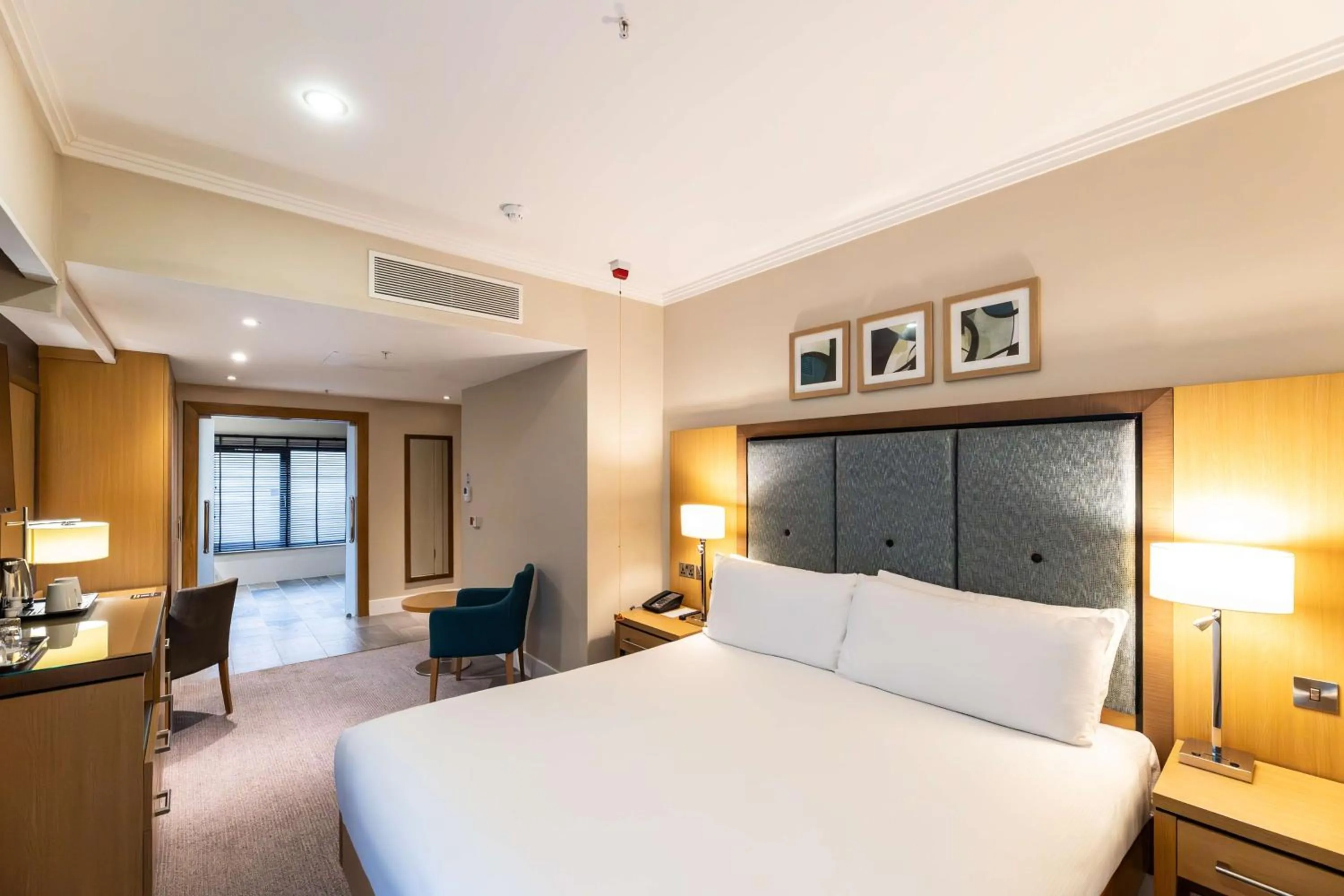 Bed in DoubleTree by Hilton London Victoria