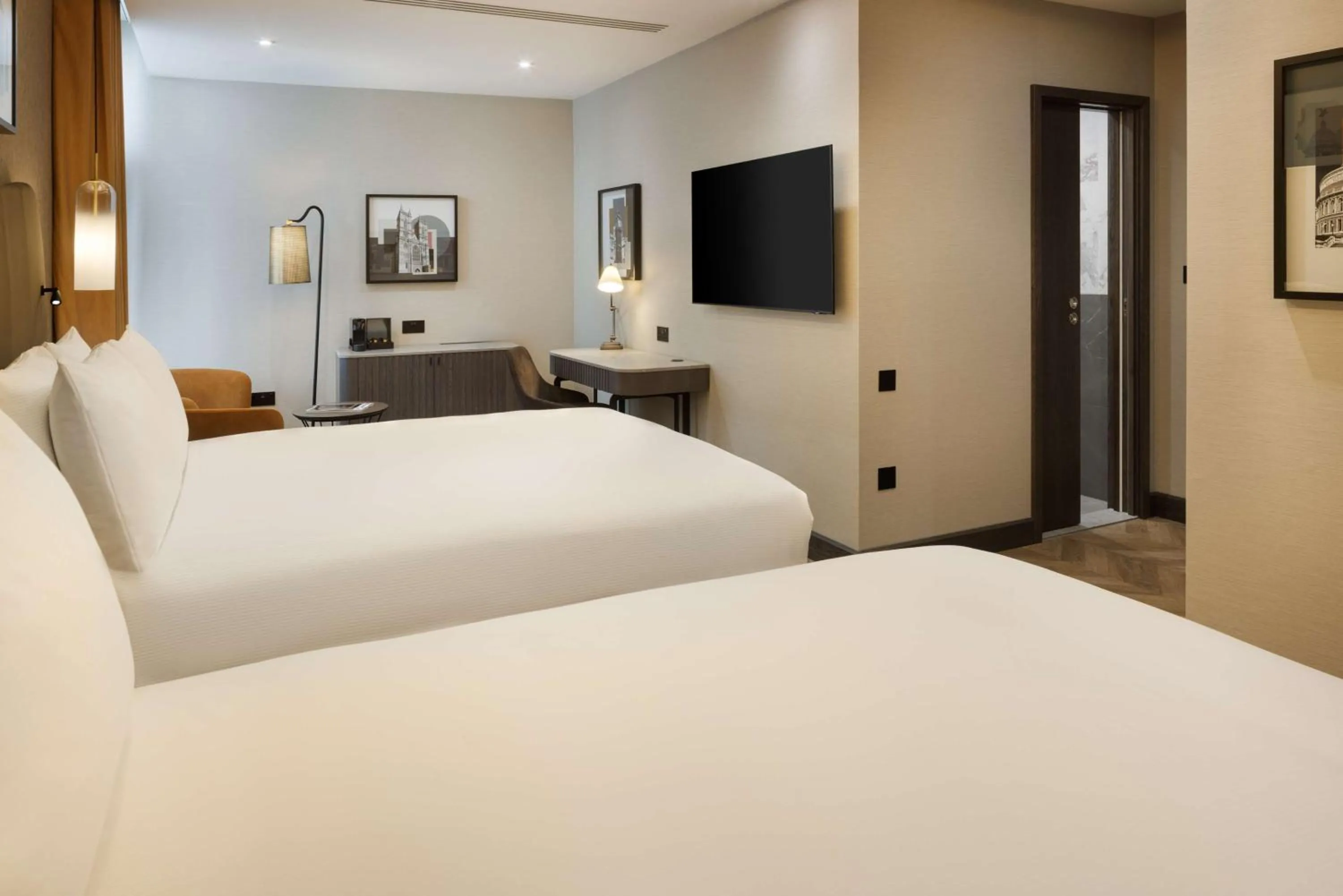 Bed in DoubleTree by Hilton London Victoria