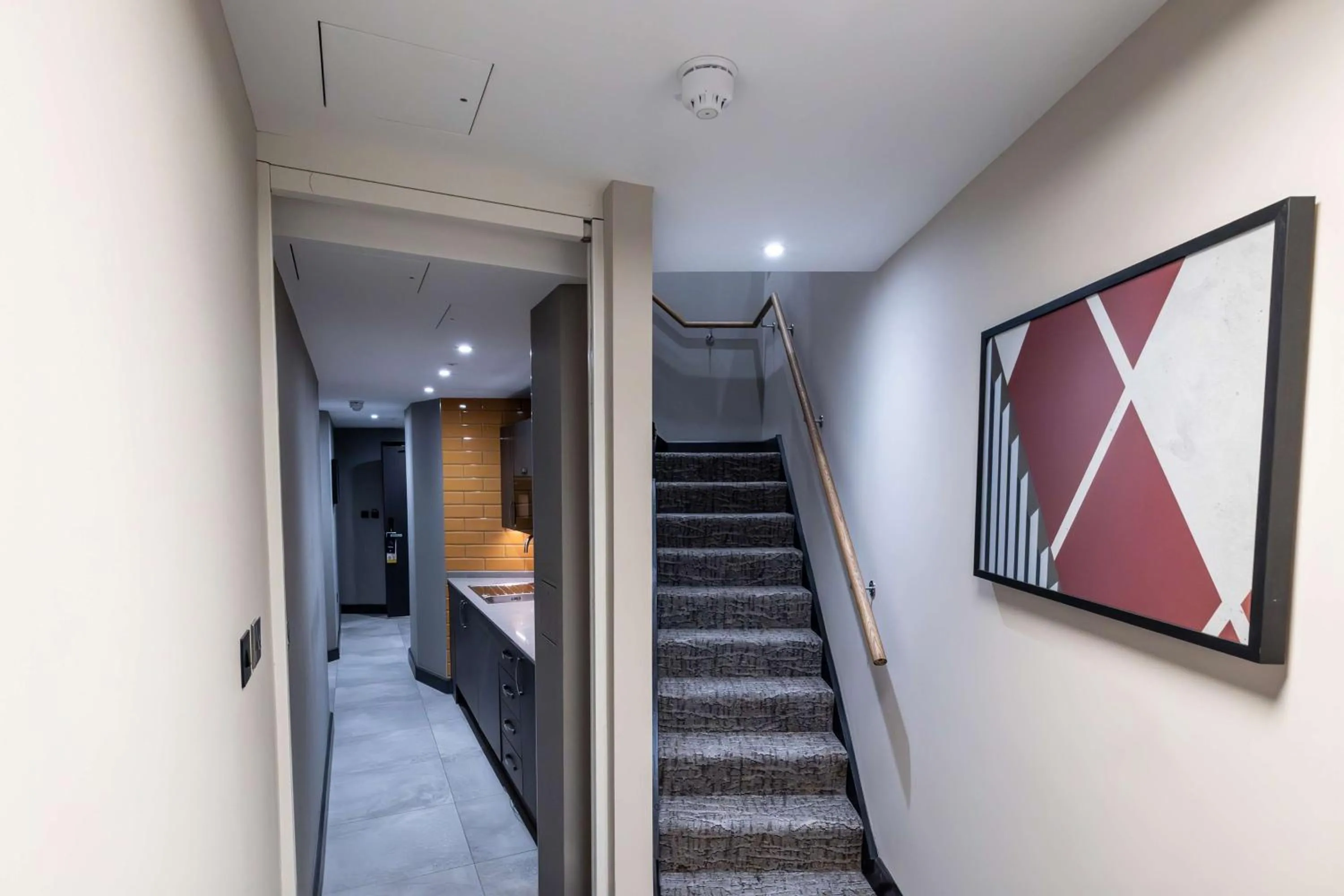 Photo of the whole room in DoubleTree by Hilton London Victoria