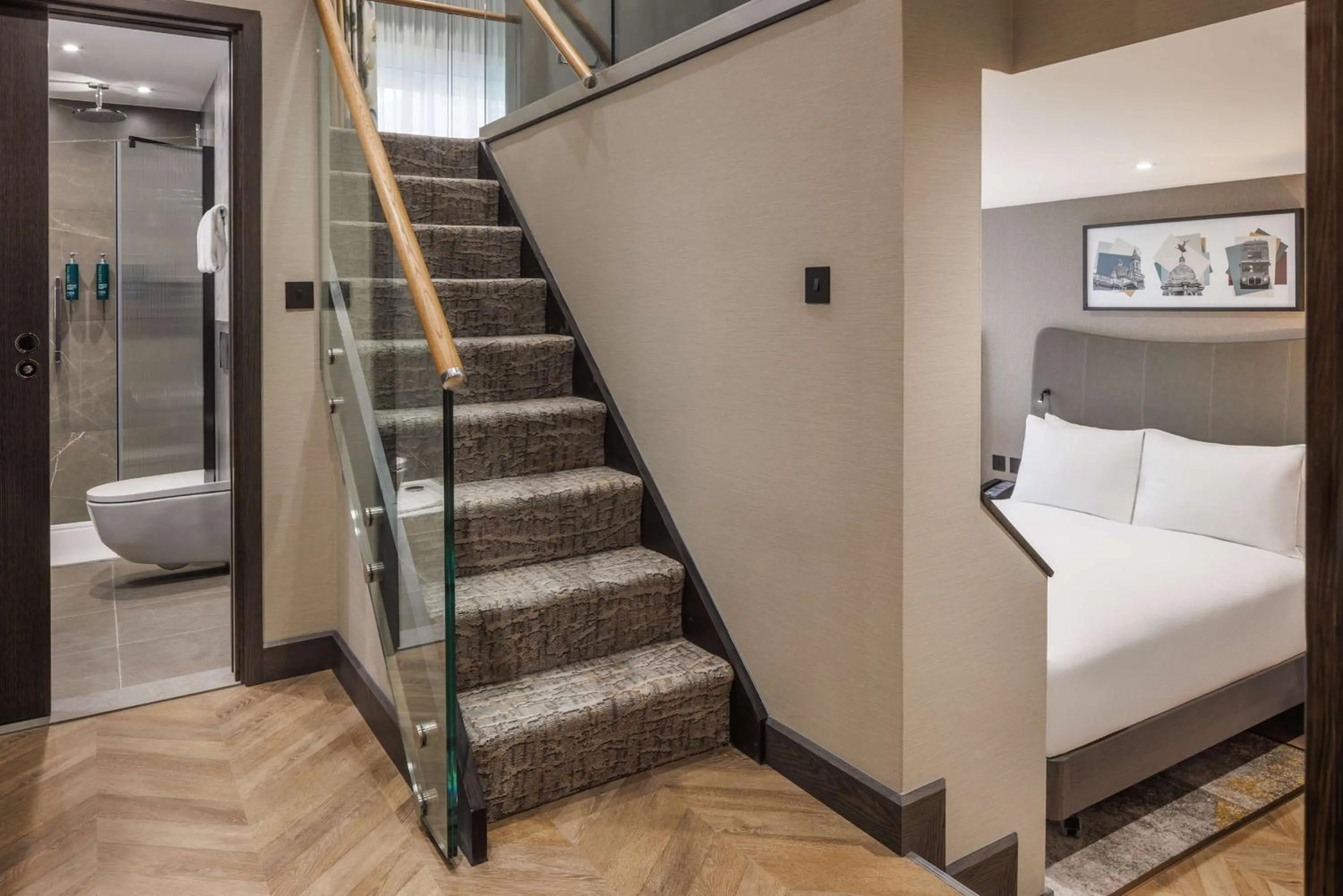 Photo of the whole room, Bed in DoubleTree by Hilton London Victoria