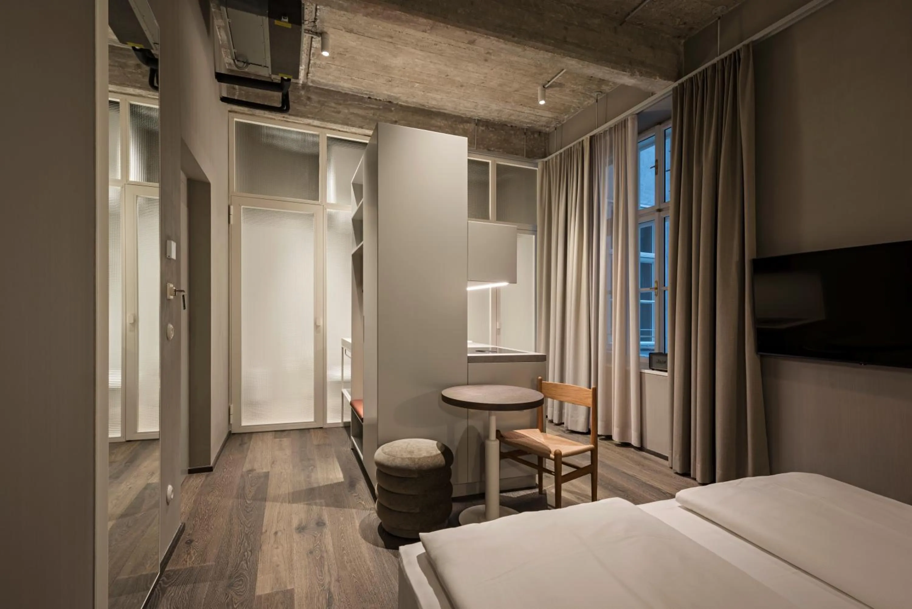 TV and multimedia, Bed in Rooms by Wolfensson - Boutique Hotel